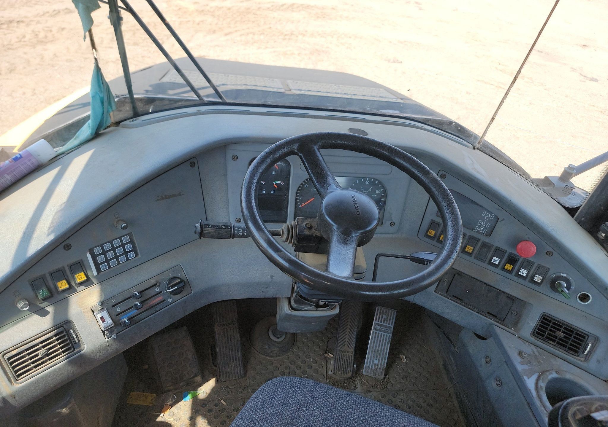 gallery Volvo T450D 4WD scraper tractor