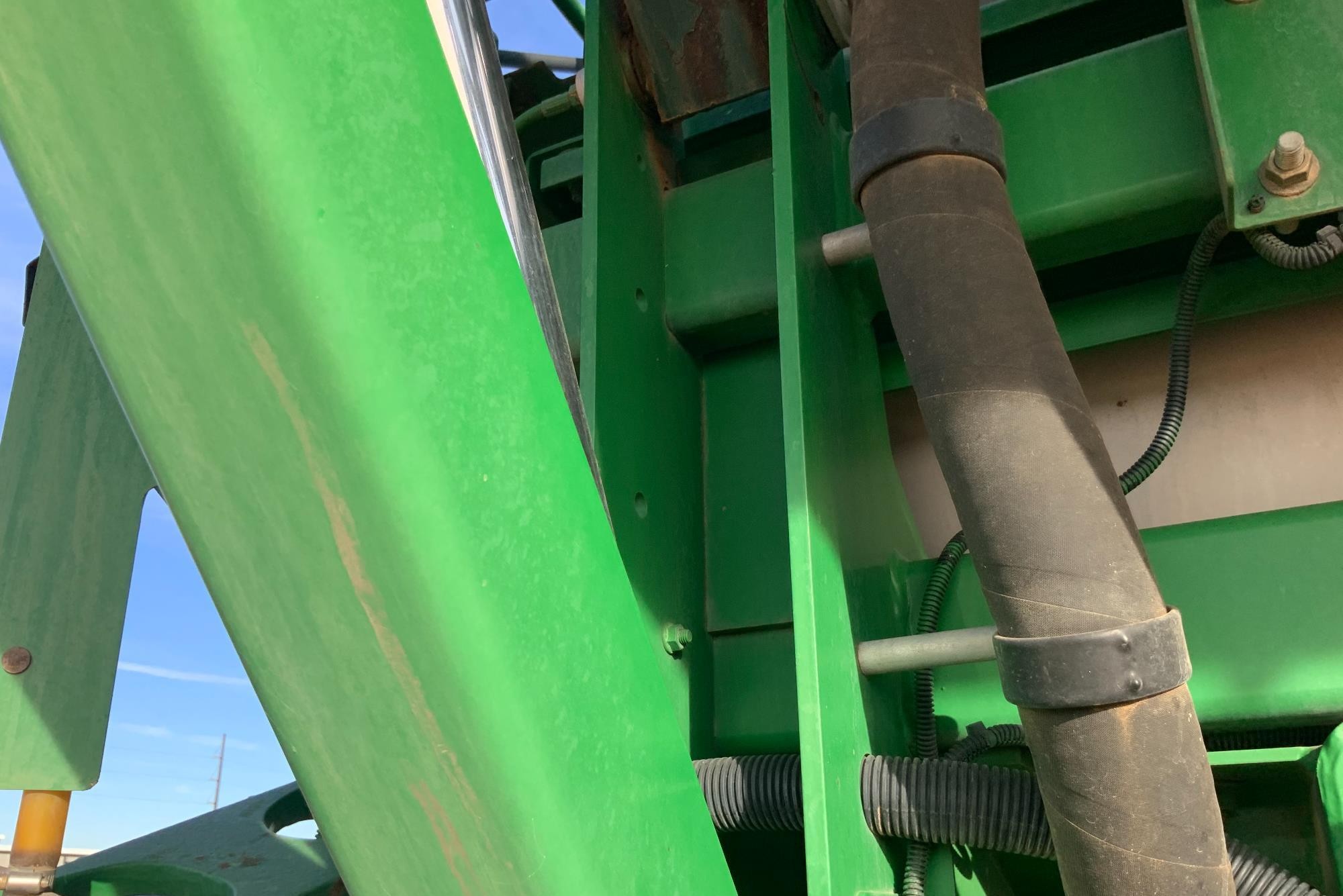 gallery 2011 John Deere 4730 Self-Propelled Sprayer