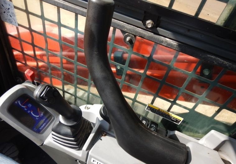 gallery 2014 Kubota SVL90-2 tracked skid steer loader