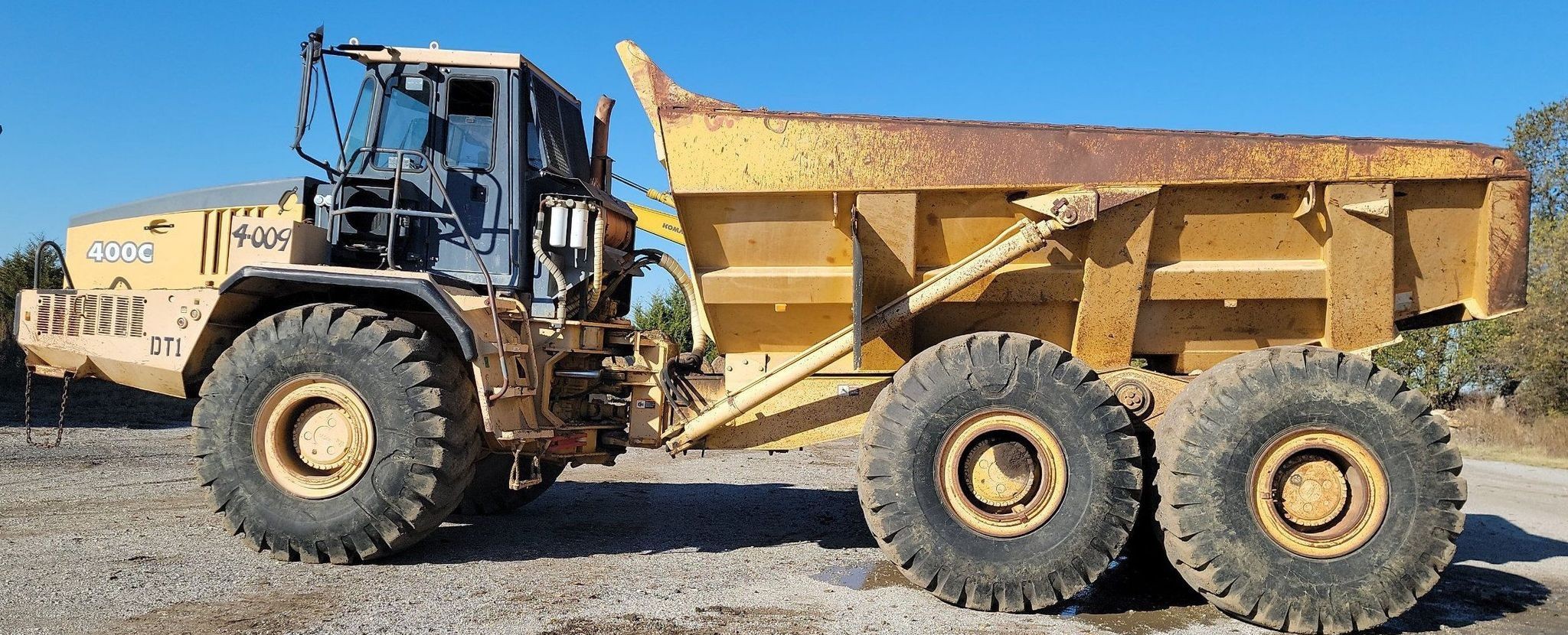 gallery 2001 John Deere 400C haul truck