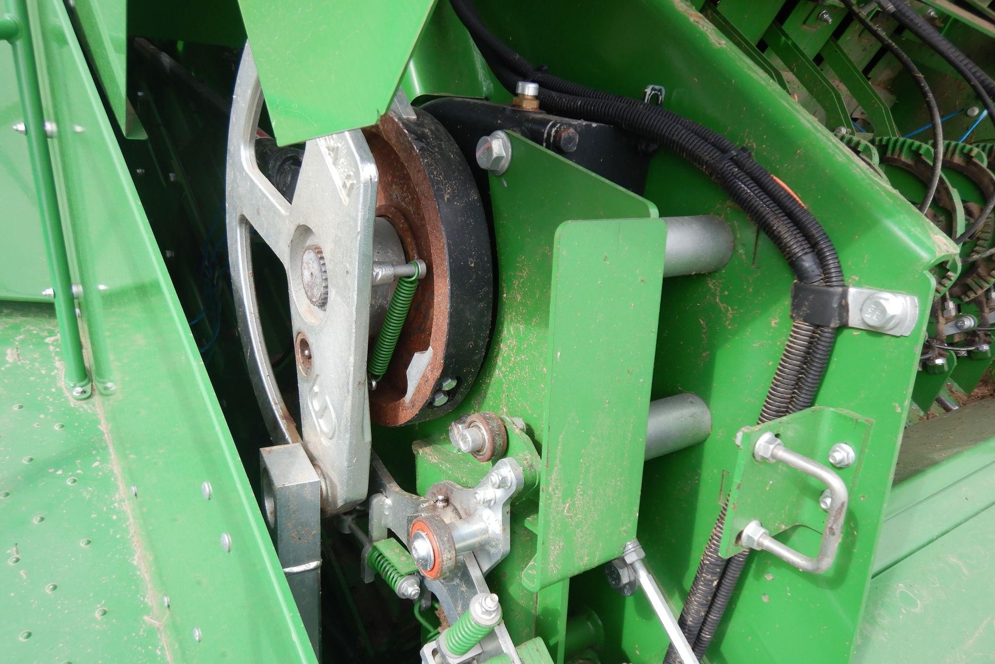 gallery 2016 John Deere L340 square baler