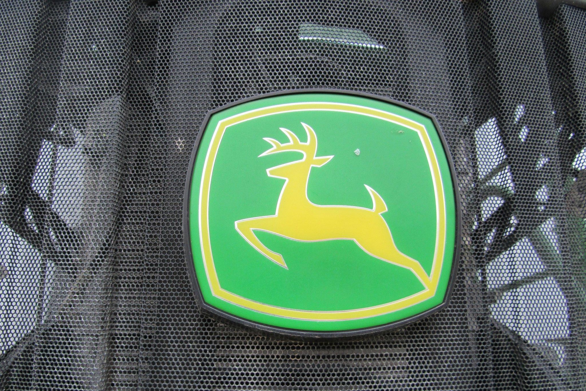 gallery 2014 John Deere R4038 self-propelled sprayer