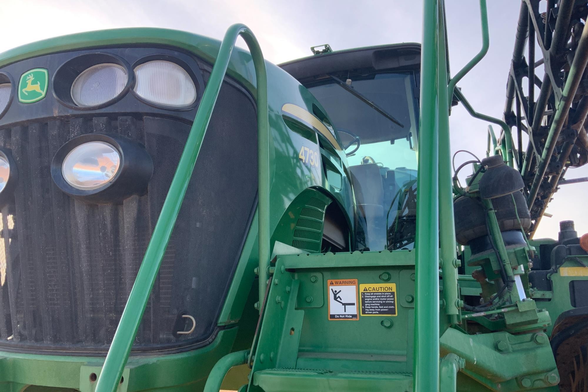 gallery 2011 John Deere 4730 Self-Propelled Sprayer