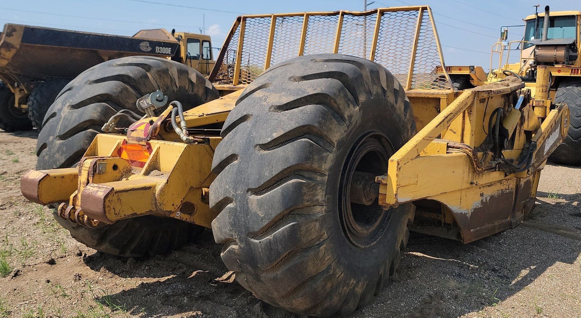 gallery Volvo T450D 4WD scraper tractor