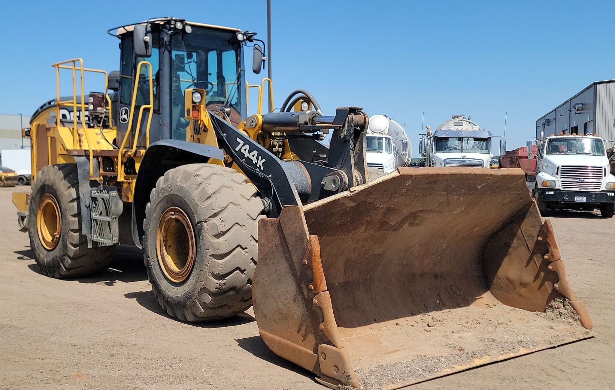 gallery 2012 John Deere 744K wheel loader