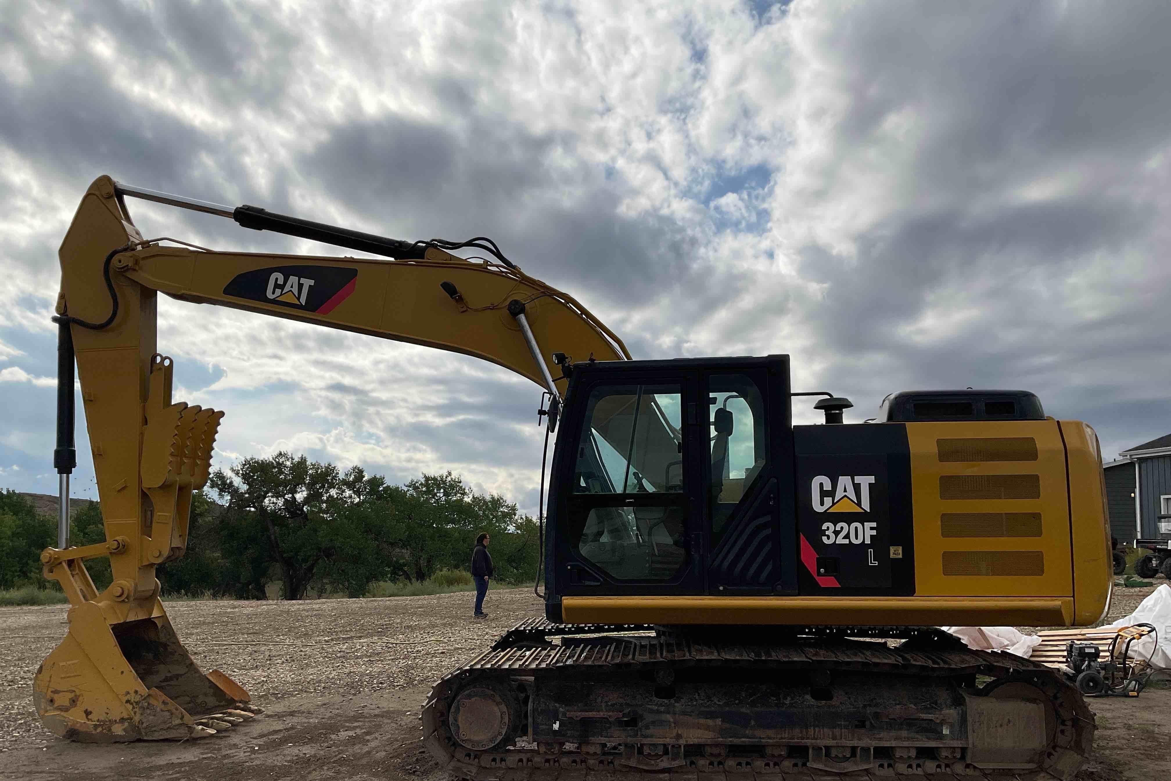 gallery 2017 Caterpillar 320FL Excavator