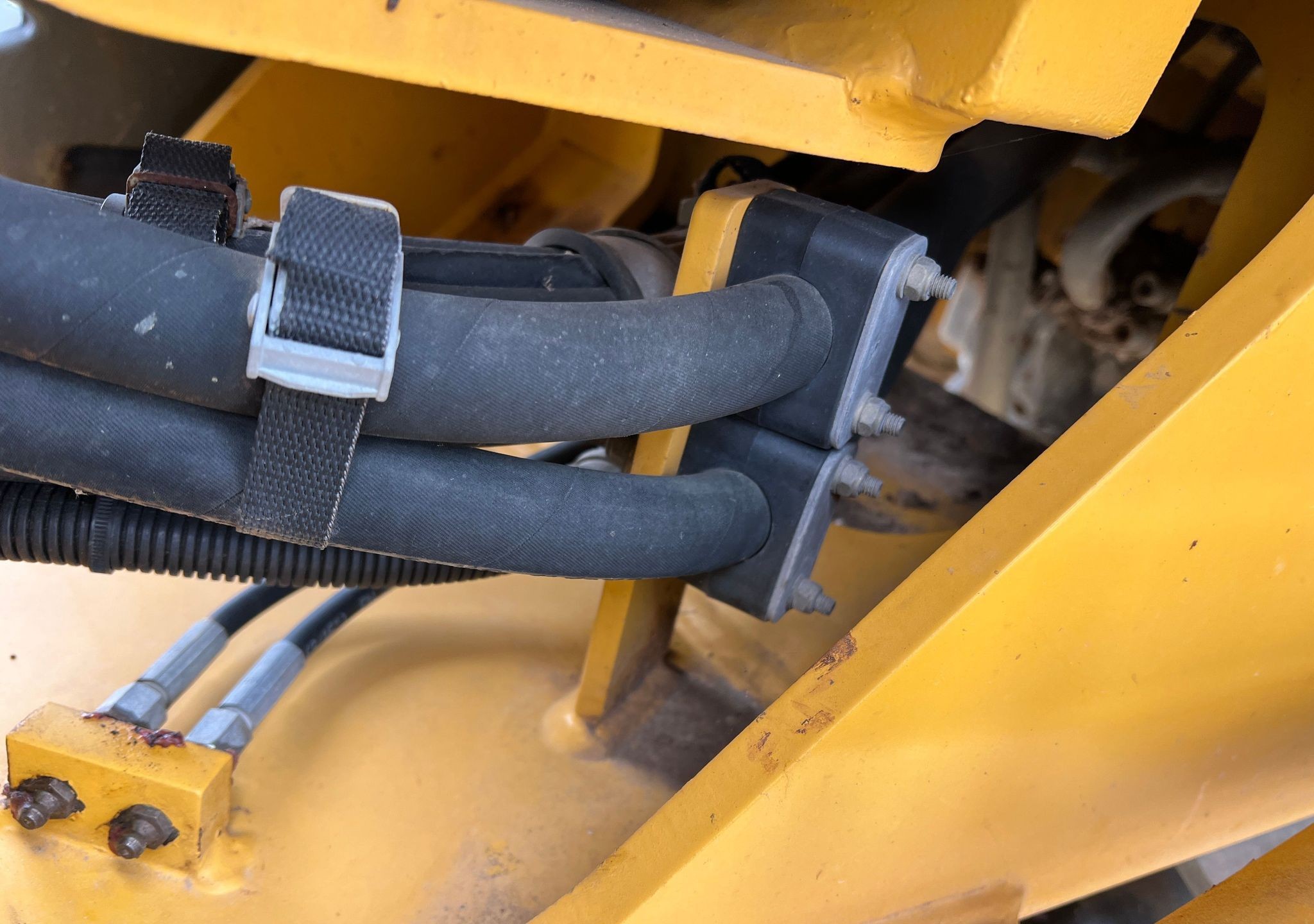 gallery 2016 John Deere 324K wheel loader