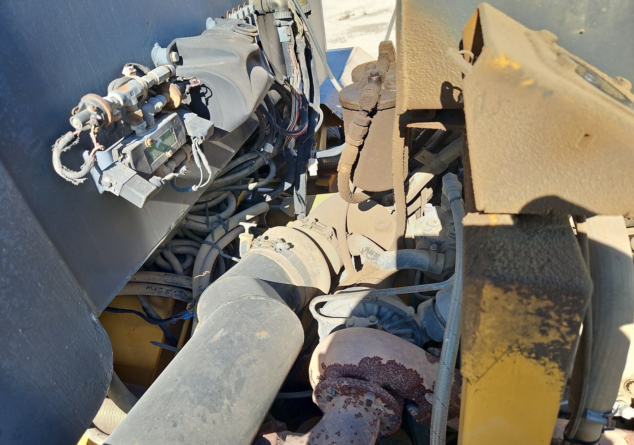 gallery 2000 John Deere 400C haul truck