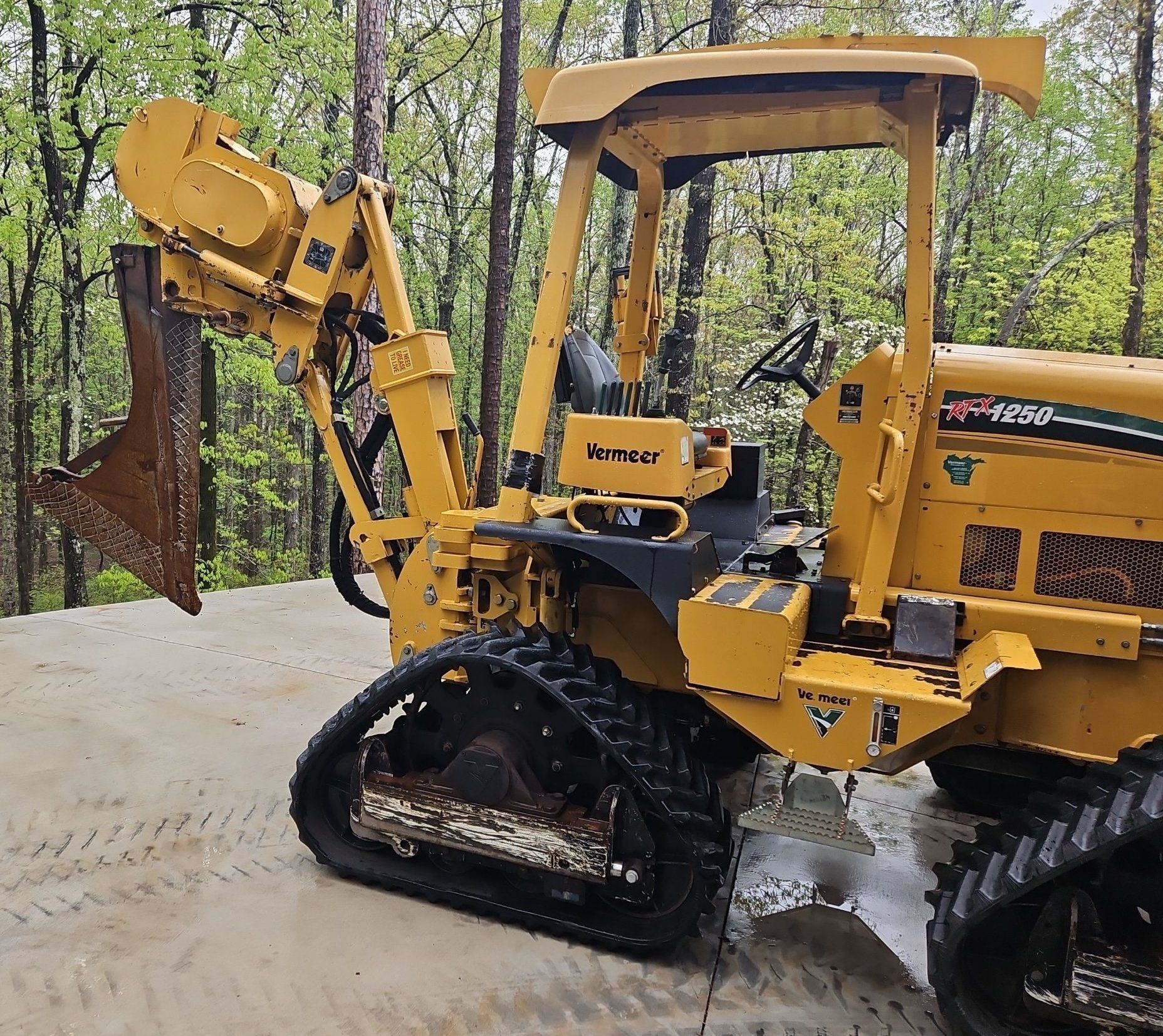 gallery 2014 Vermeer RTX1250 cable plow