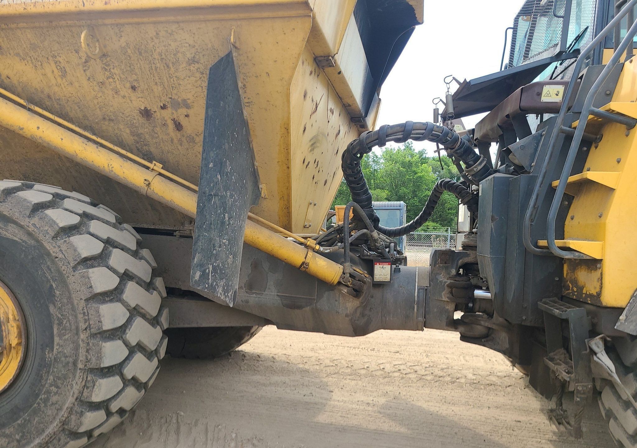 gallery 2013 Komatsu HM400-3 haul truck