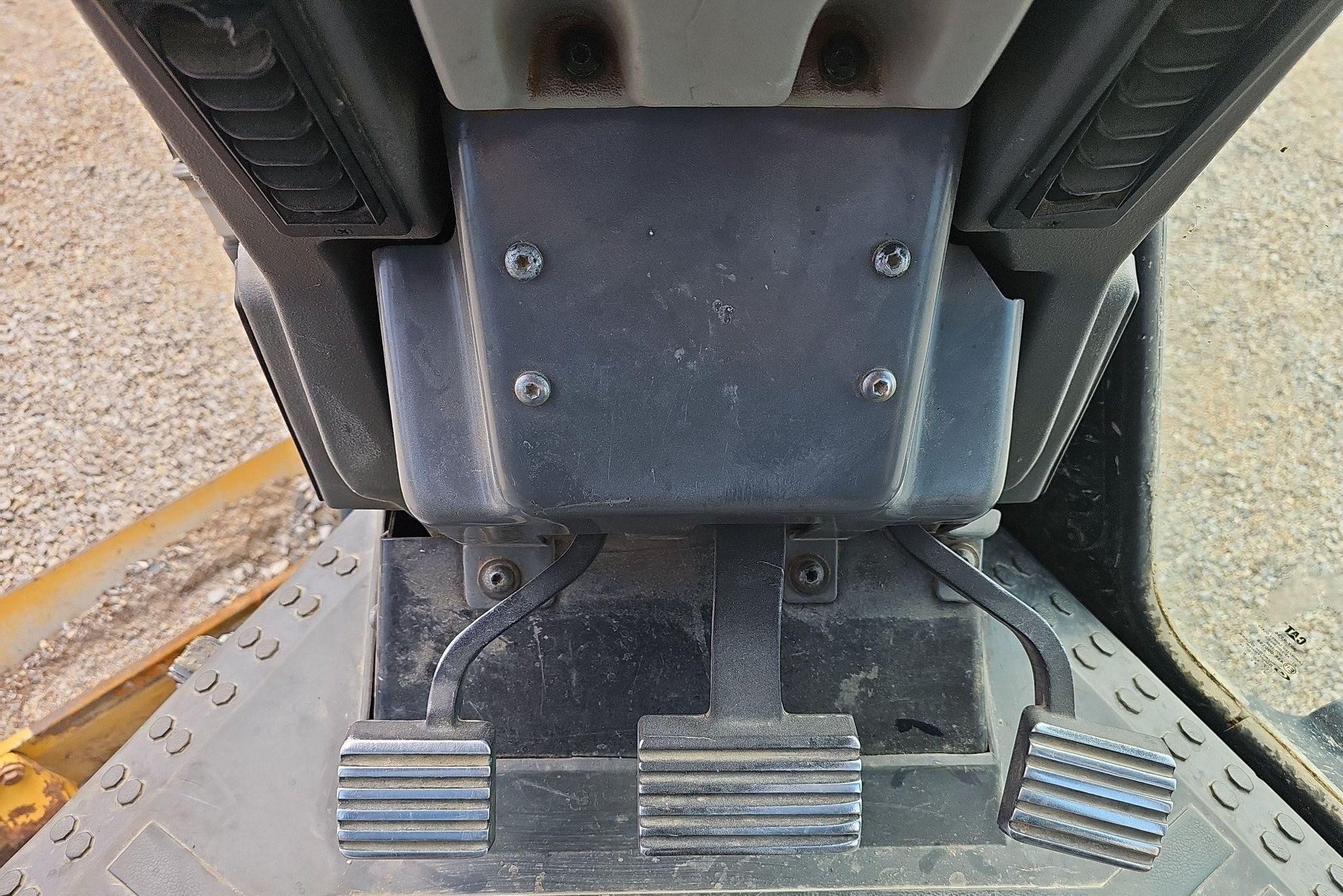 gallery 2013 Caterpillar 12M2 VHP Plus motor grader