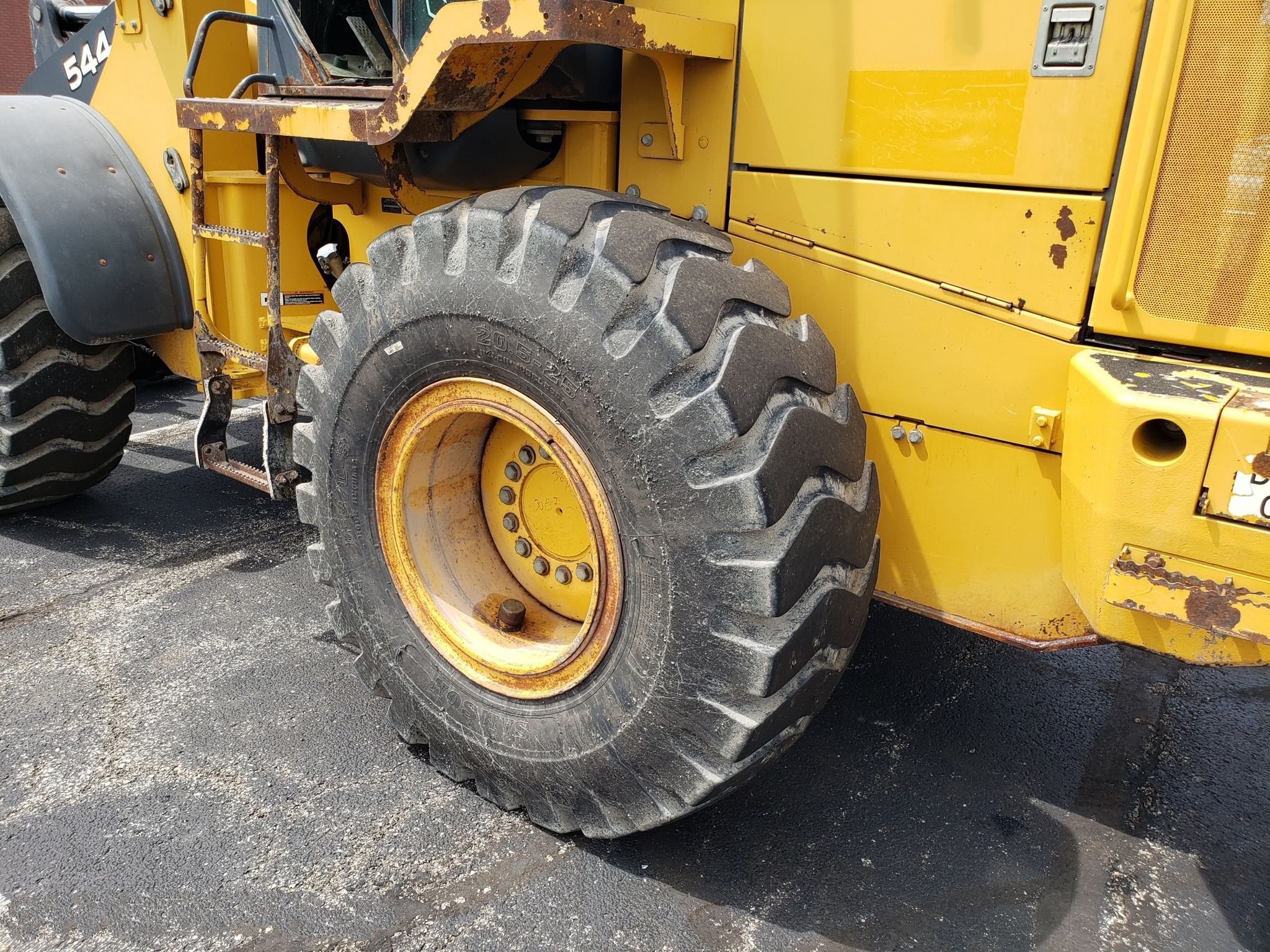 gallery 2004 John Deere 544J wheel loader