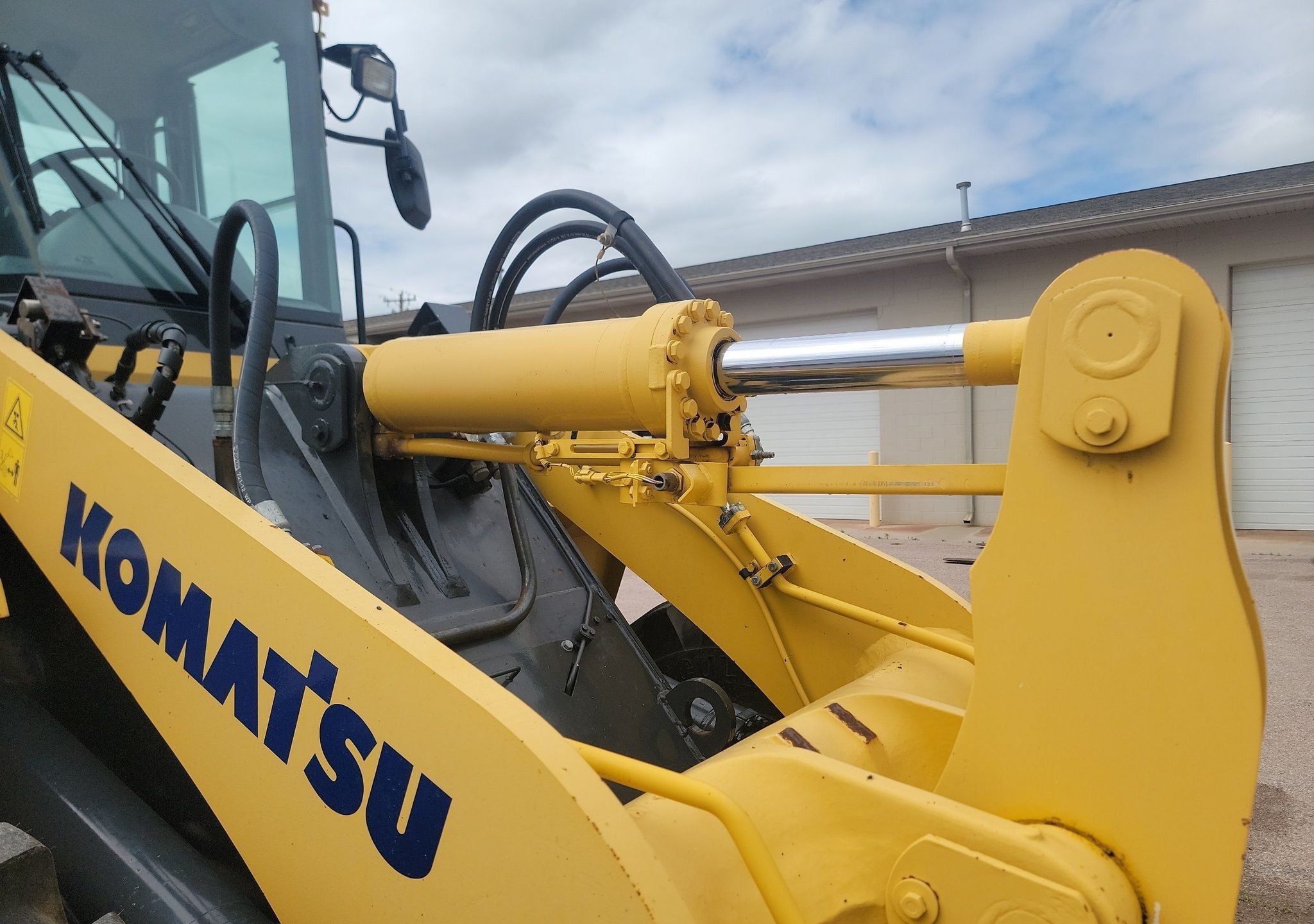 gallery 2005 Komatsu WA320 wheel loader