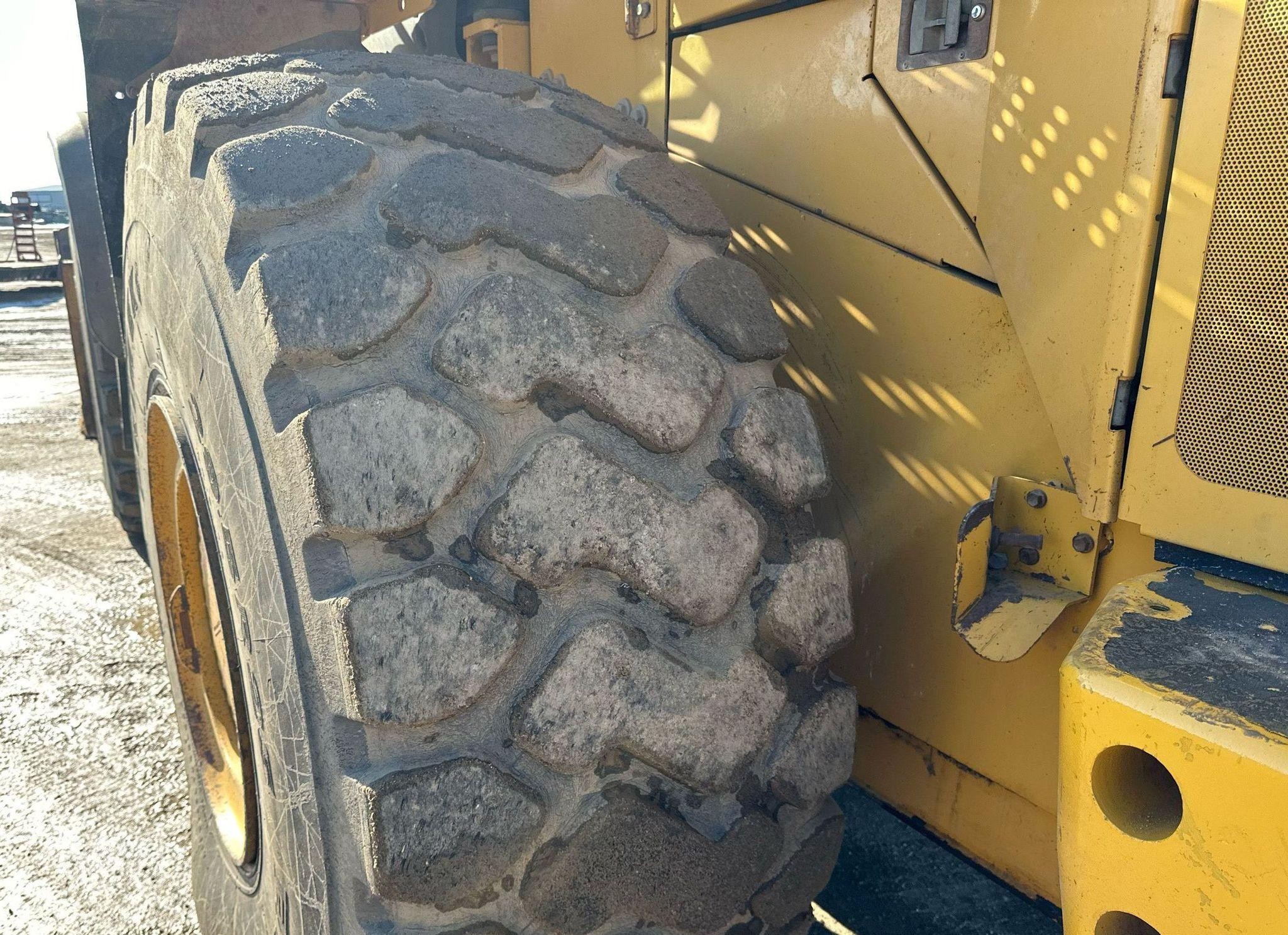 gallery 2006 John Deere 844J wheel loader