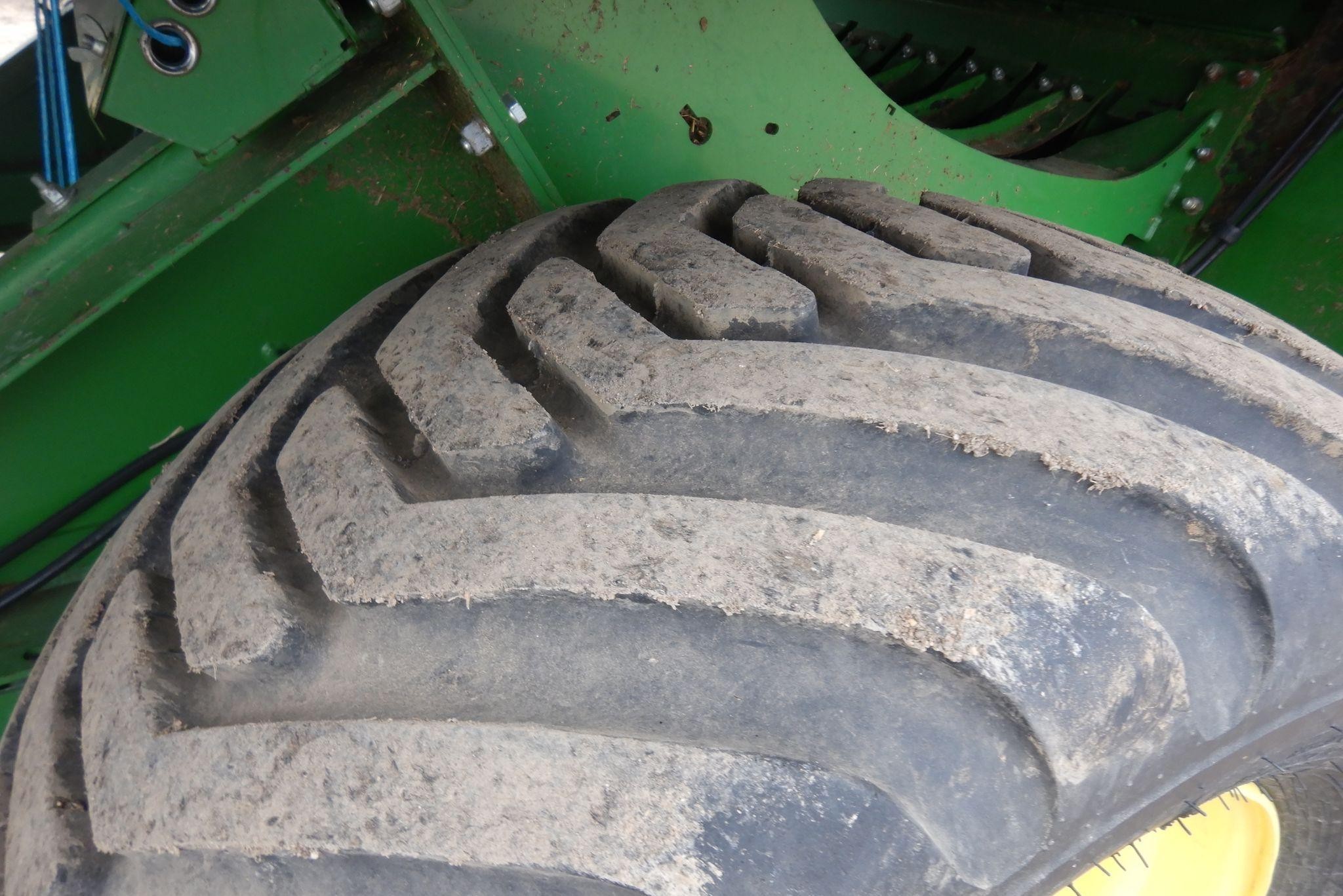 gallery 2016 John Deere L340 square baler