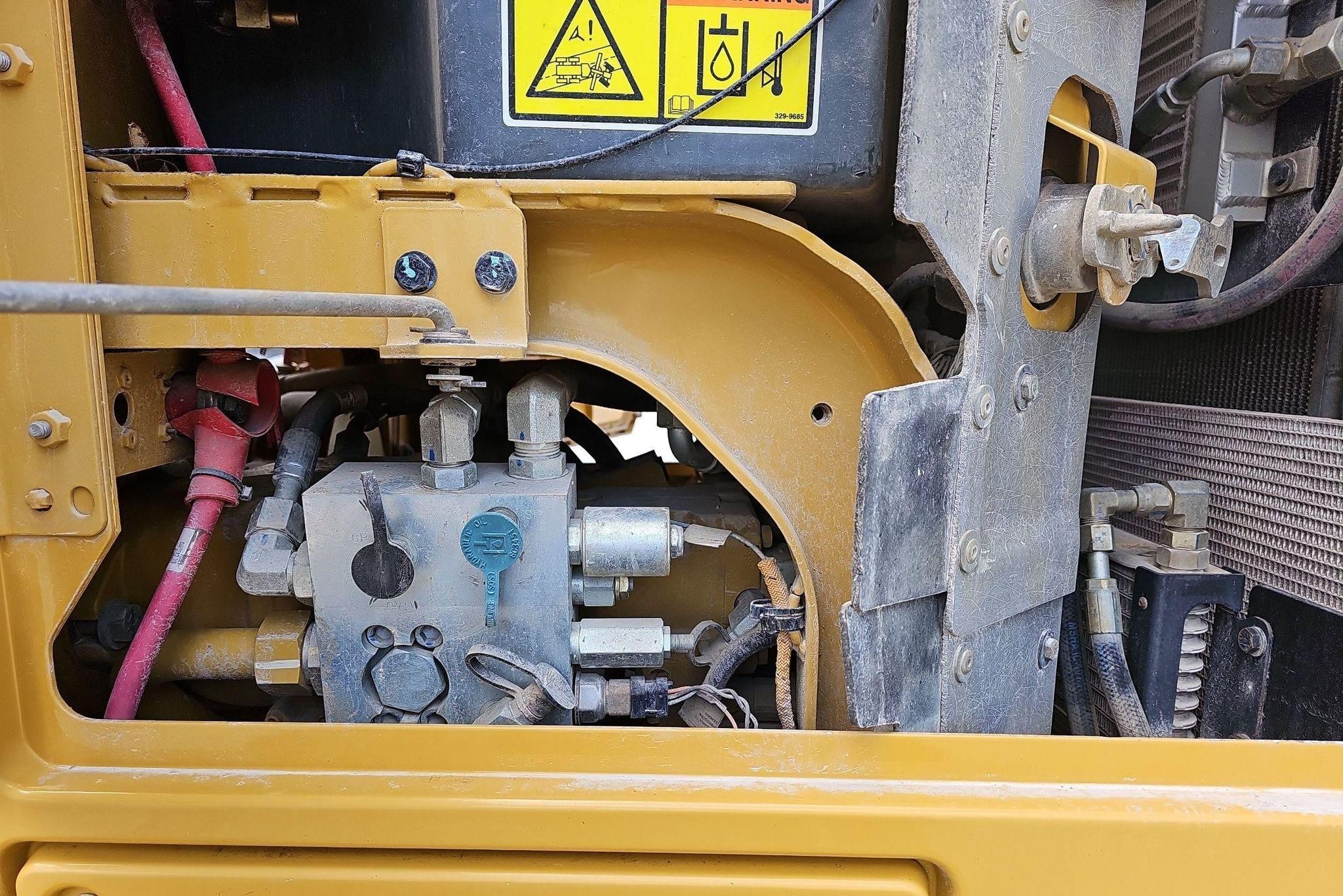 gallery 2013 Caterpillar 12M2 VHP Plus motor grader
