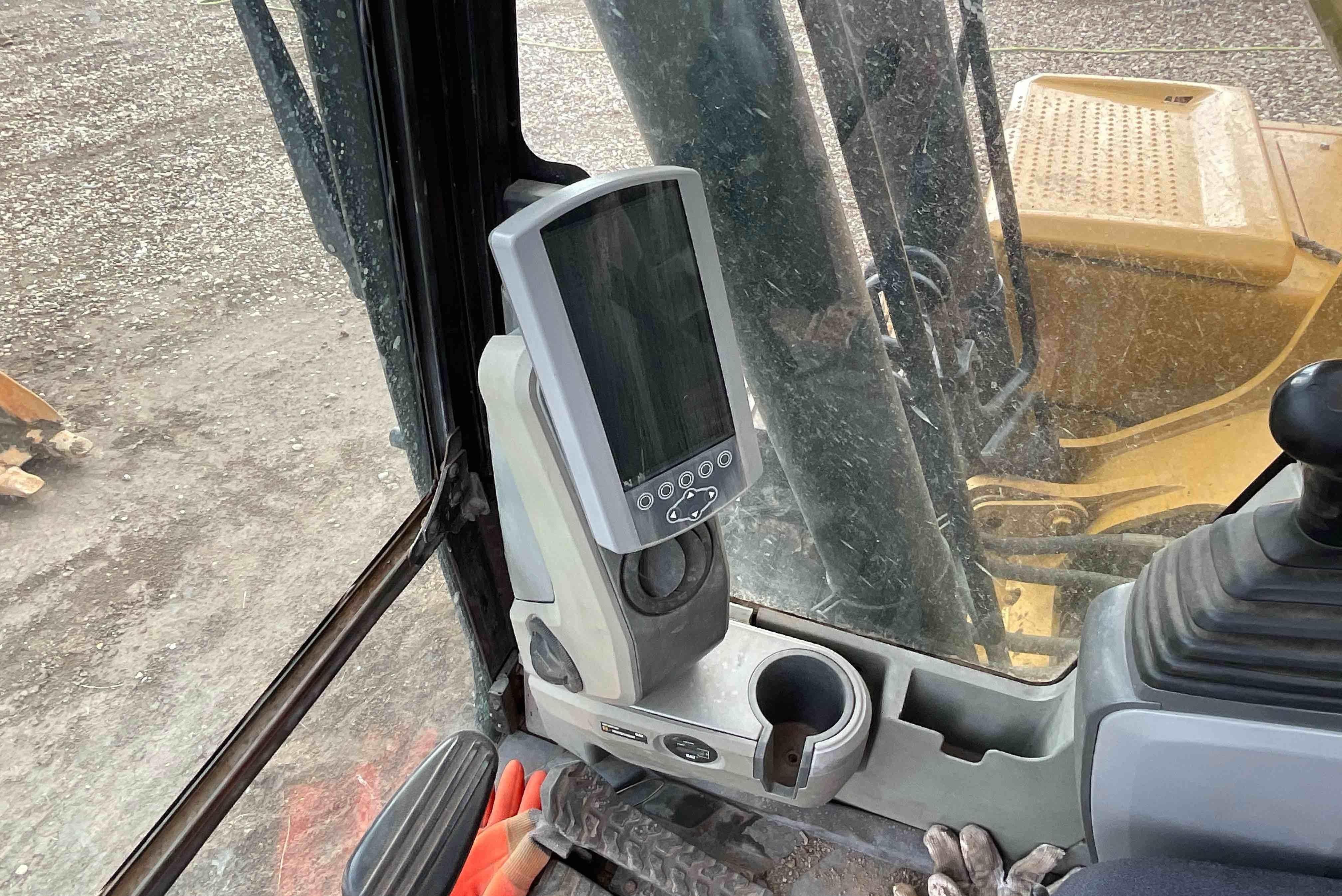 gallery 2017 Caterpillar 320FL Excavator