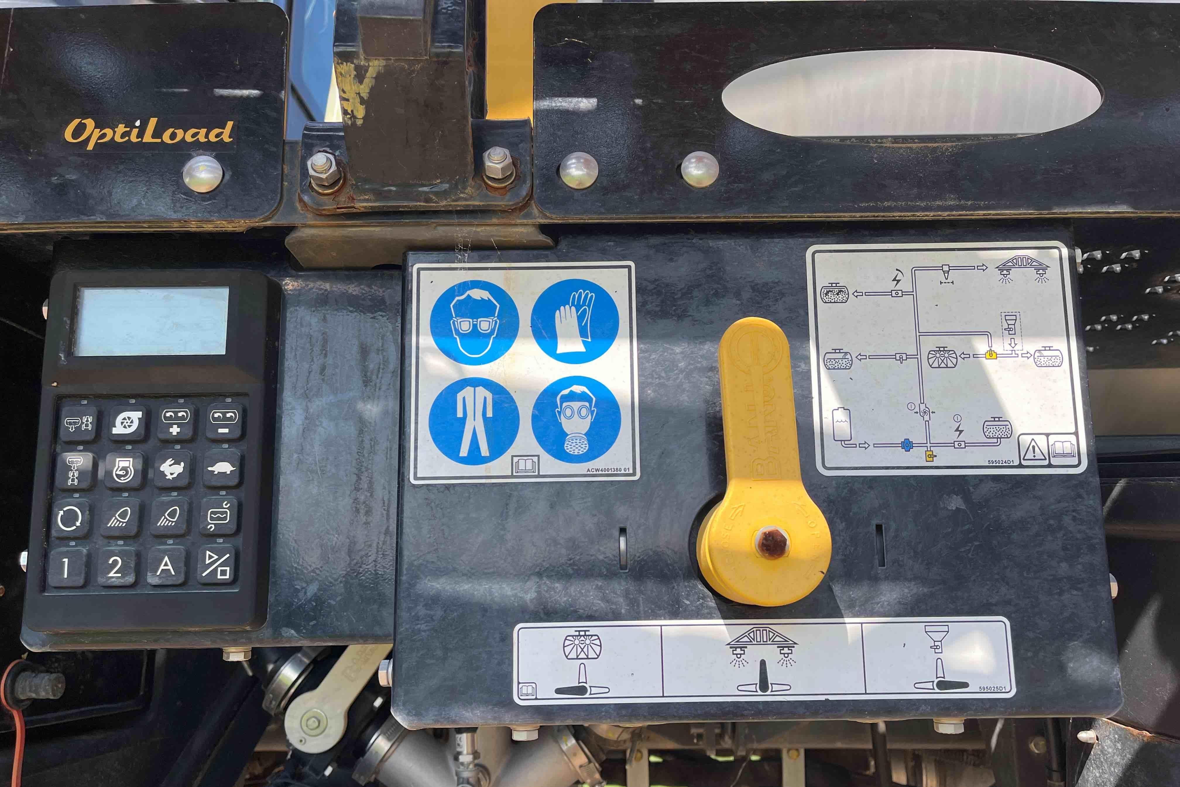 gallery 2019 RoGator RG1300C Self-Propelled Sprayer