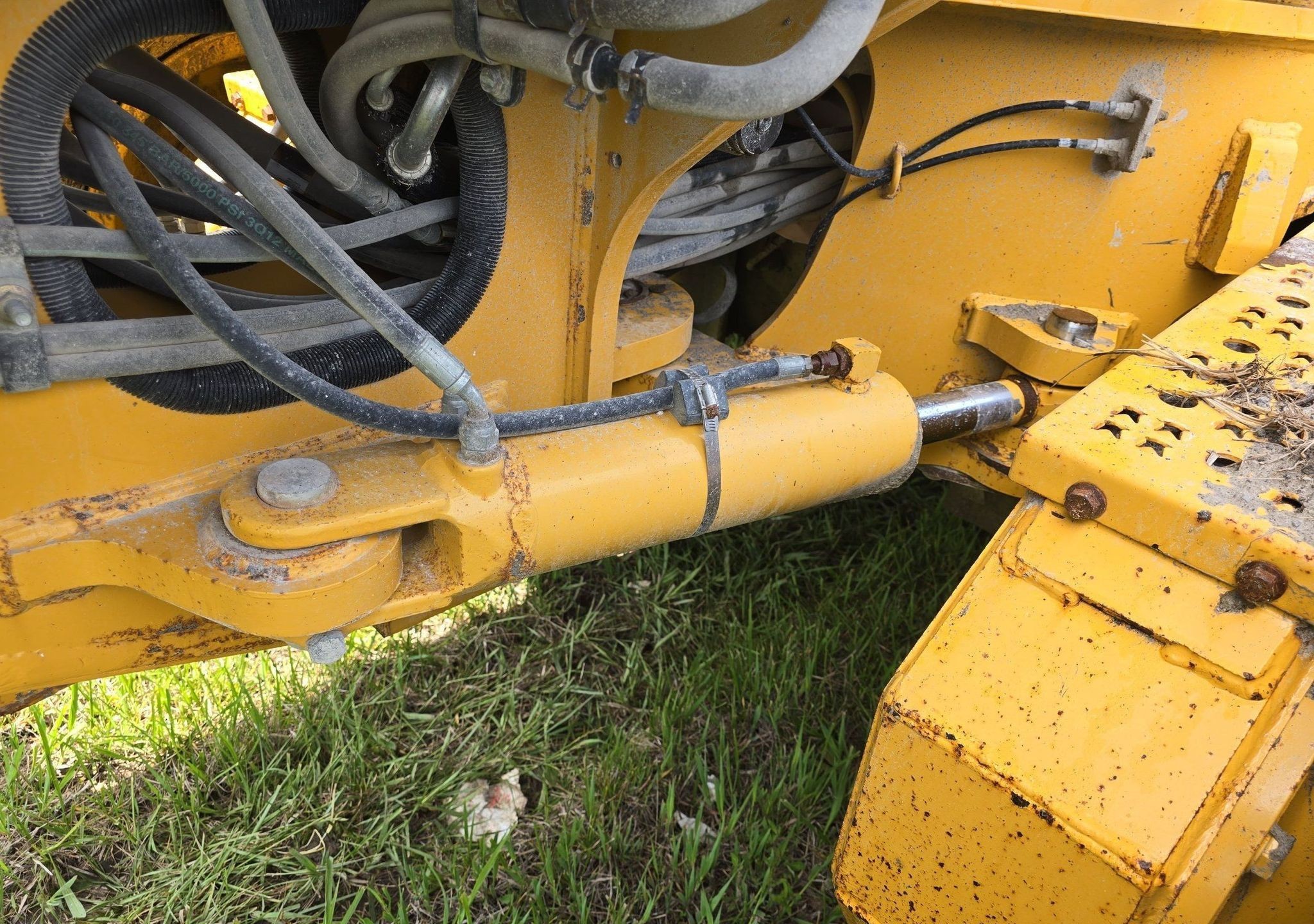 gallery 2013 John Deere 770G motor grader