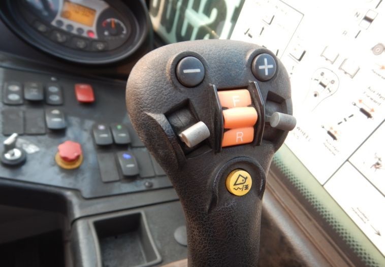 gallery 2018 Bobcat V519 telehandler