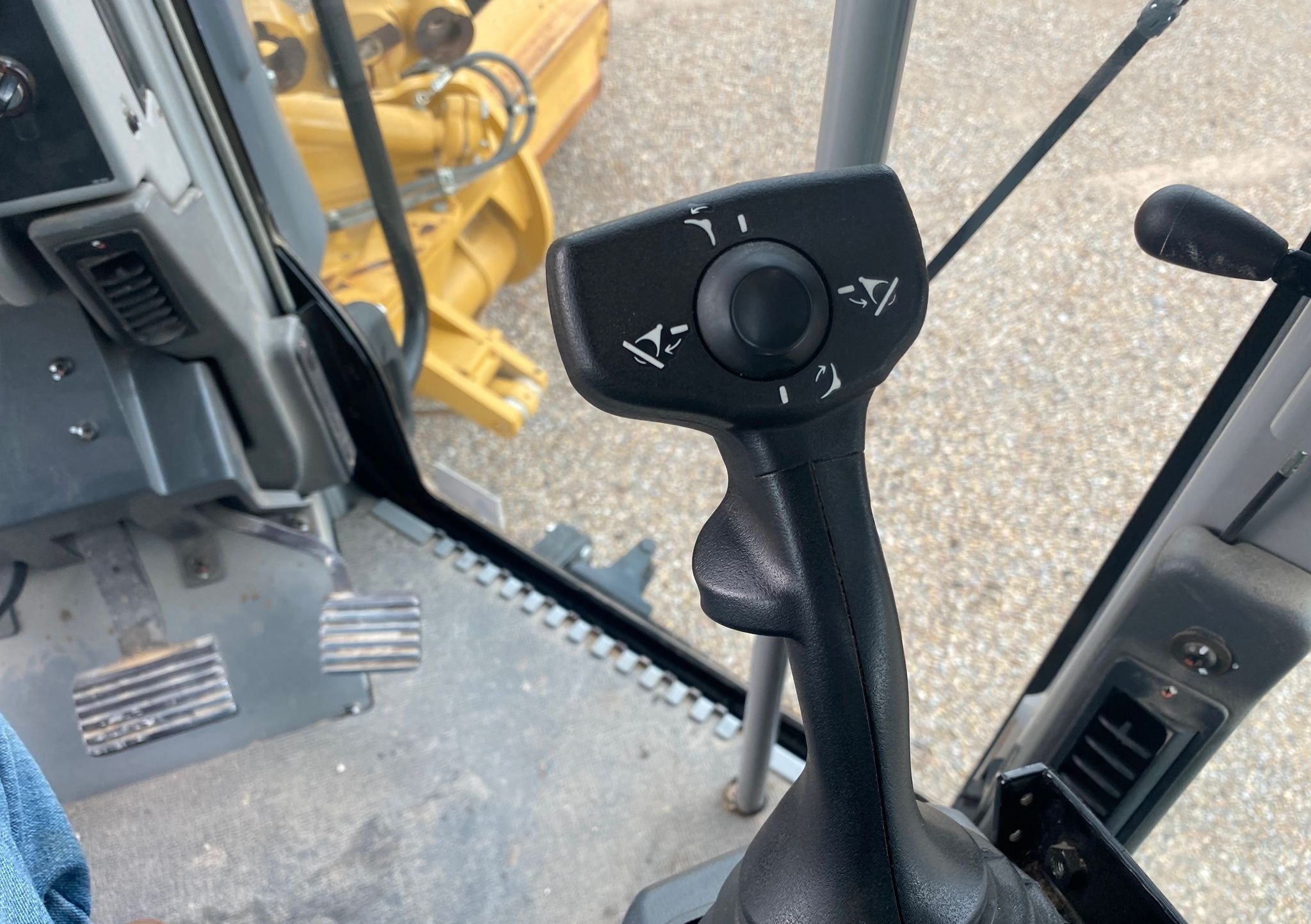 gallery 2010 Caterpillar 140M motor grader