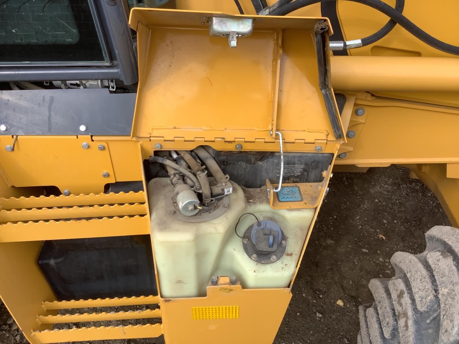 gallery 2015 John Deere 310SL 4x4 Loader Backhoe WExtendahoe, Compactor & Bucket