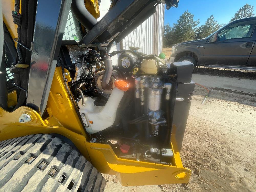 gallery 2021 John Deere 325G Skid Steer
