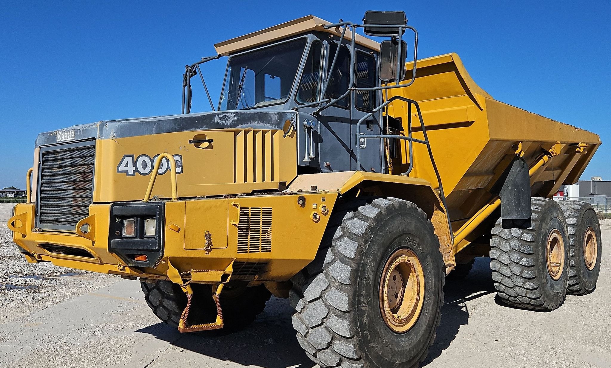 gallery 2000 John Deere 400C haul truck