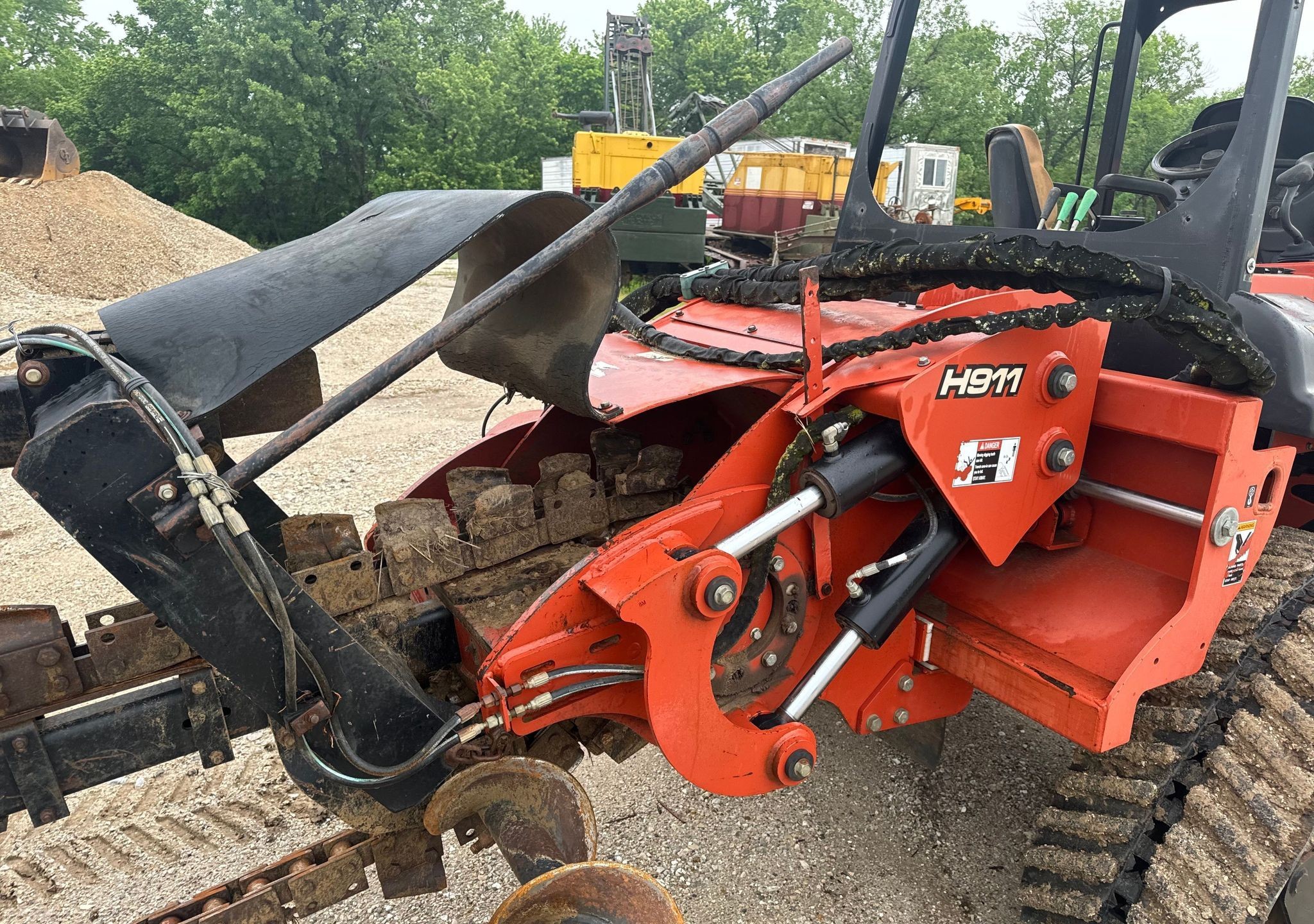 gallery 2013 Ditch Witch RT120 Quad trencher