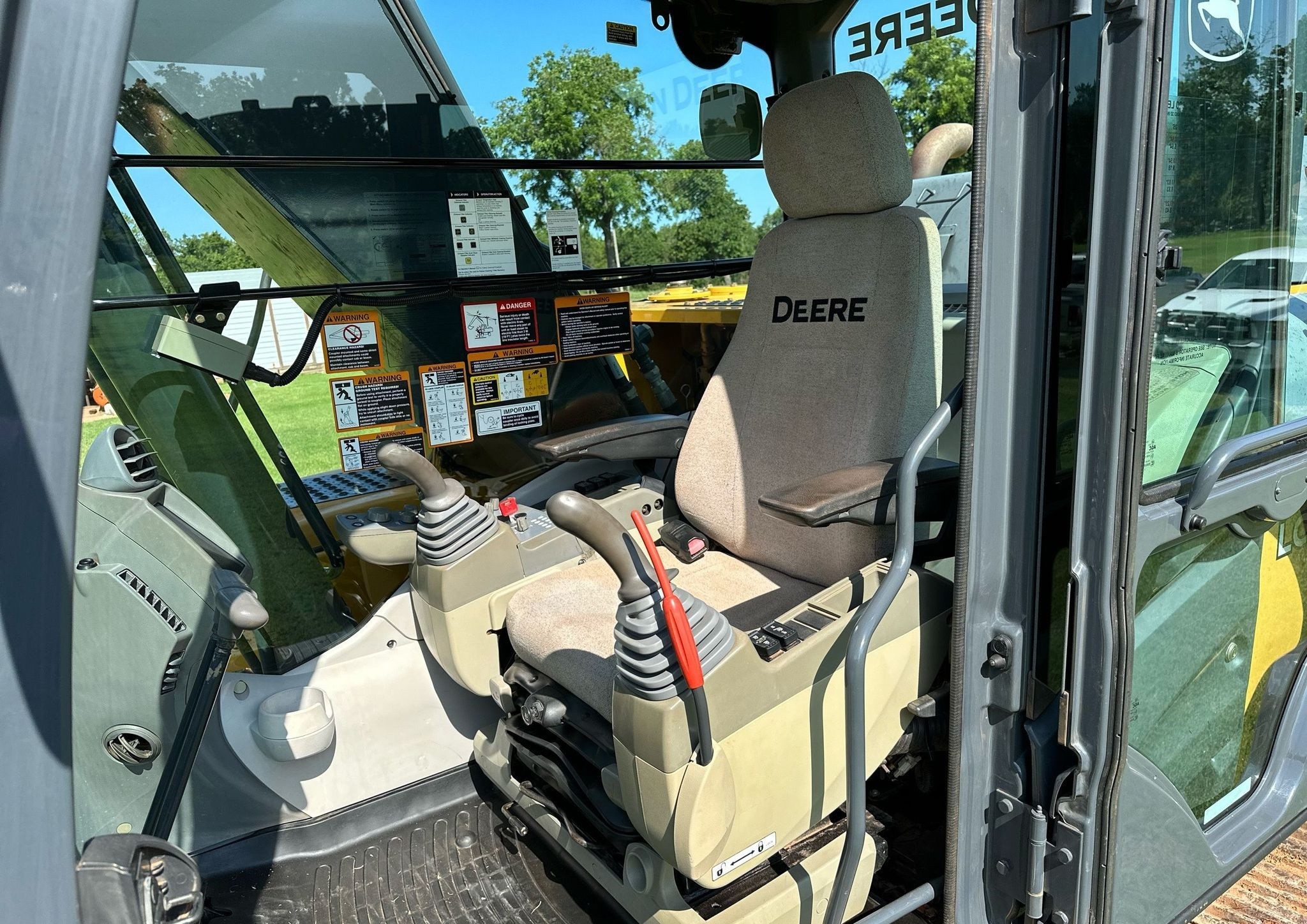 gallery 2014 John Deere 250G LC excavator