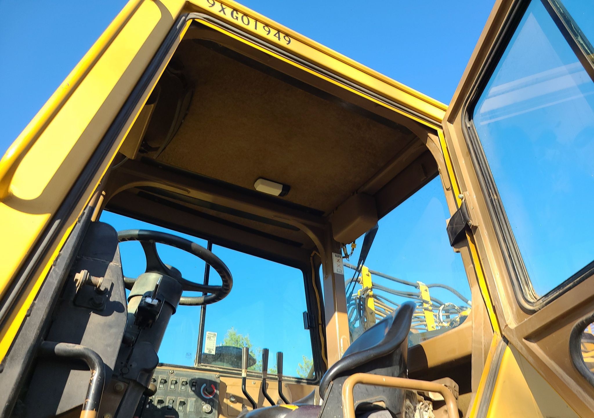 gallery 2006 Caterpillar 615C Series II elevating scraper