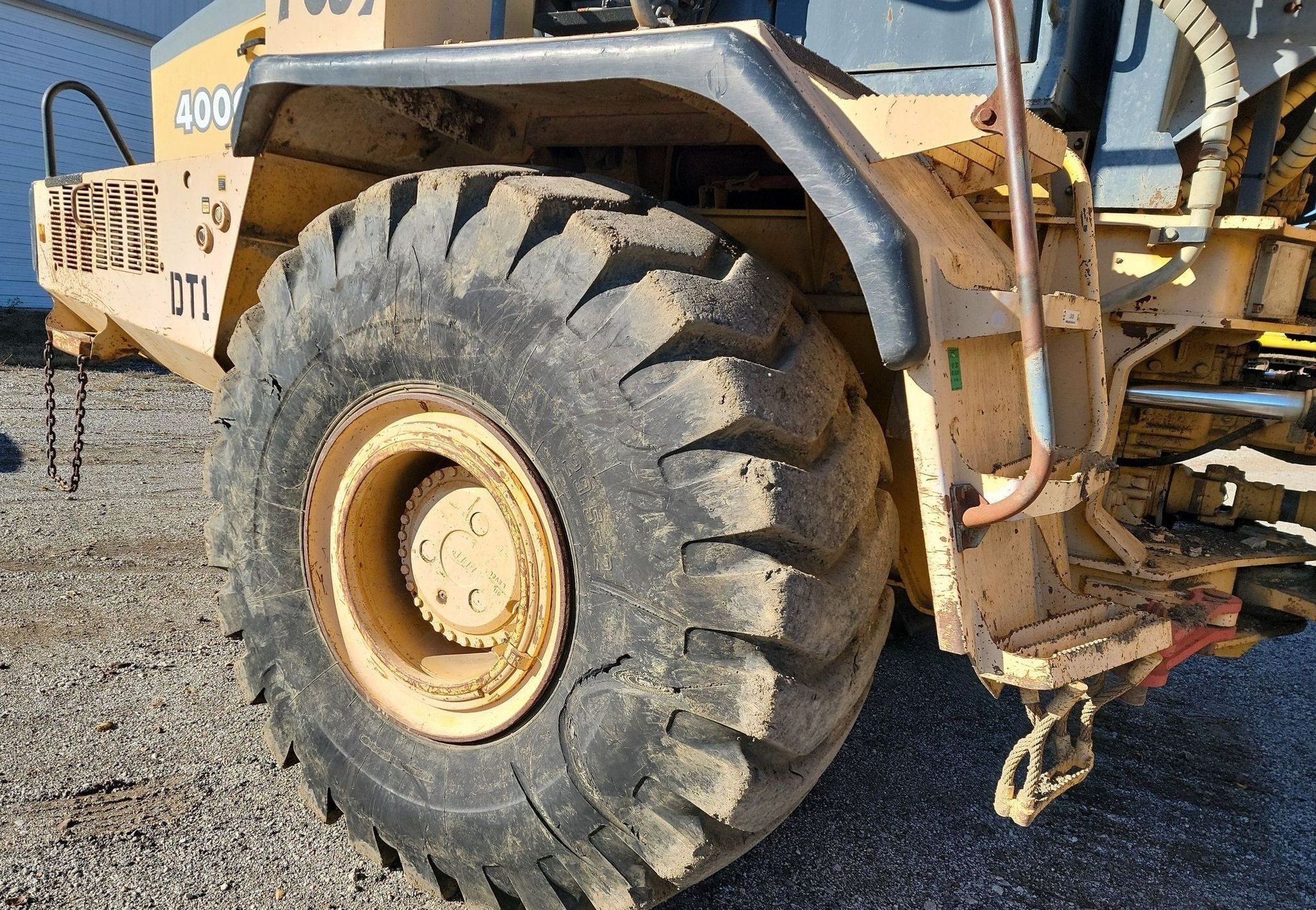 gallery 2001 John Deere 400C haul truck
