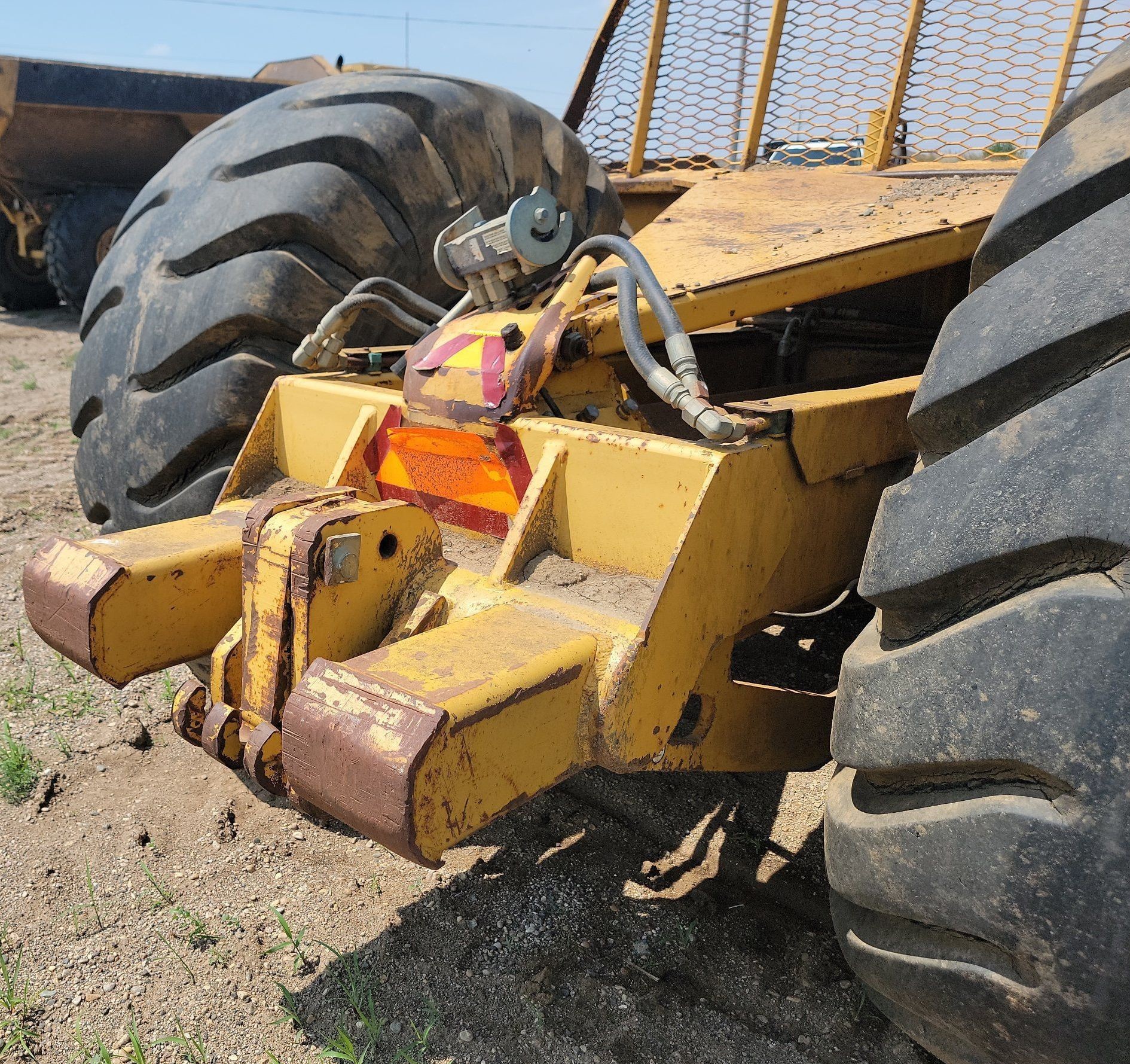 gallery Volvo T450D 4WD scraper tractor