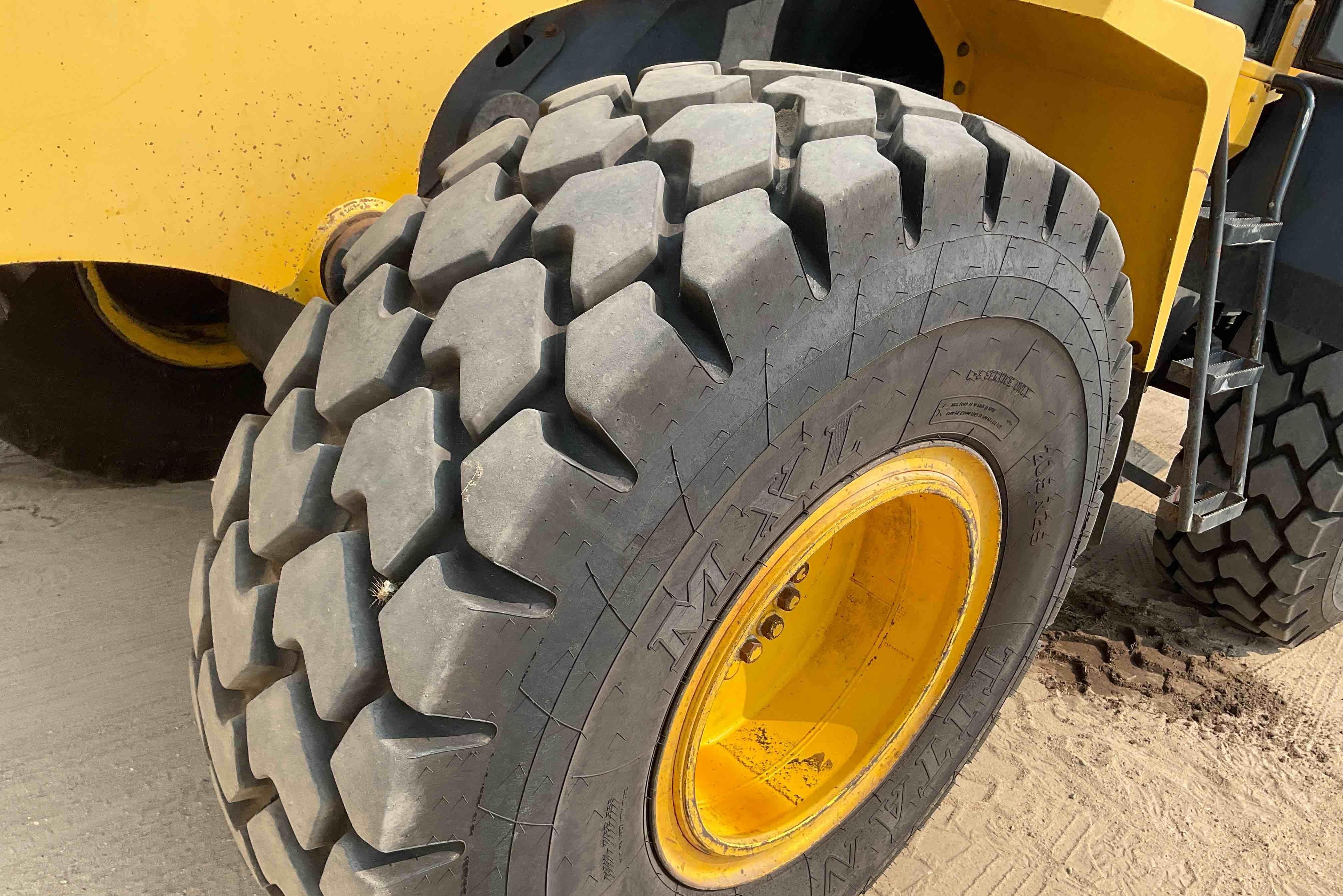 gallery 2008 Komatsu WA320-5L Wheel Loader W/Grapple