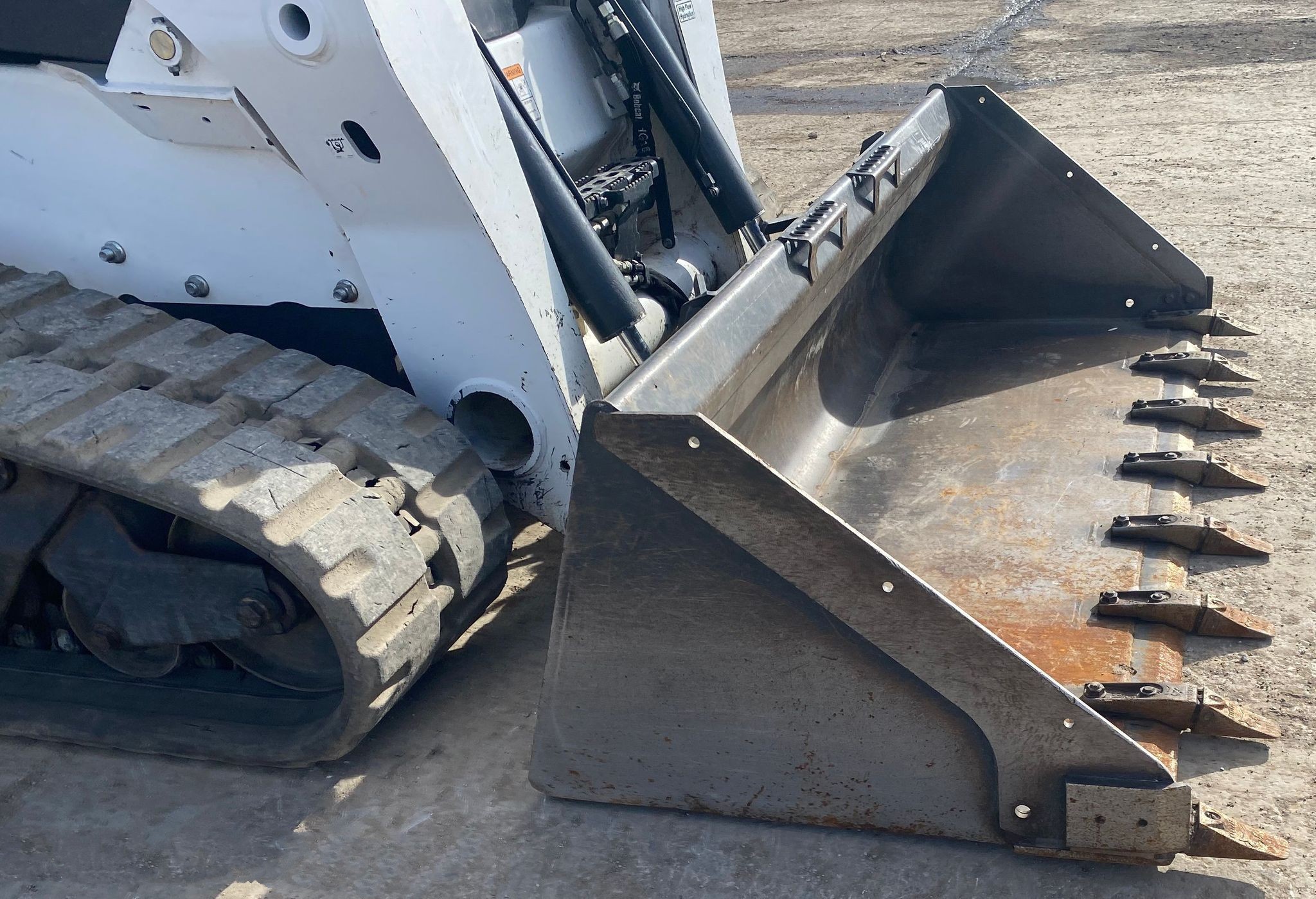 gallery 2019 Bobcat T870 tracked skid steer loader