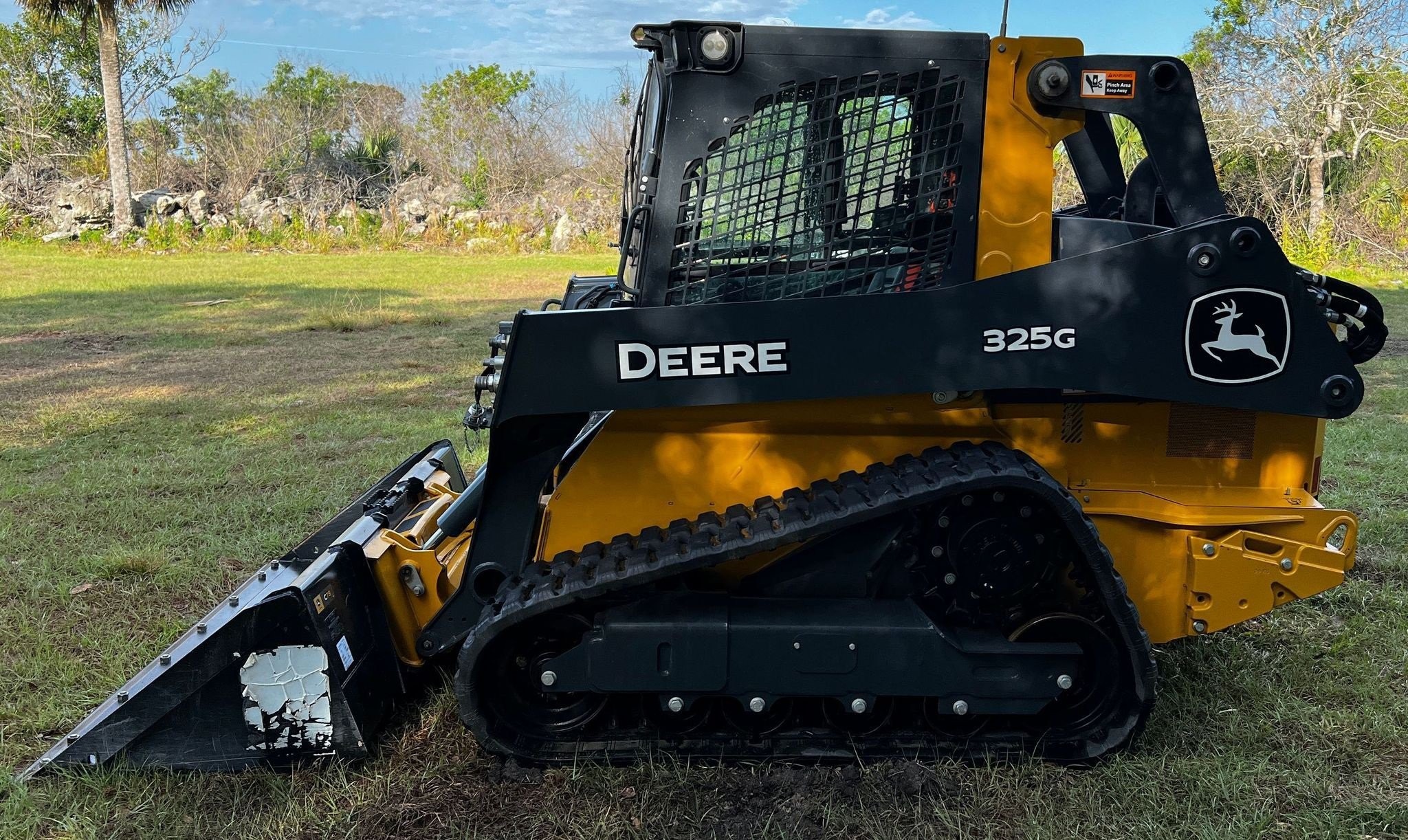 gallery 2022 John Deere 325G tracked skid steer