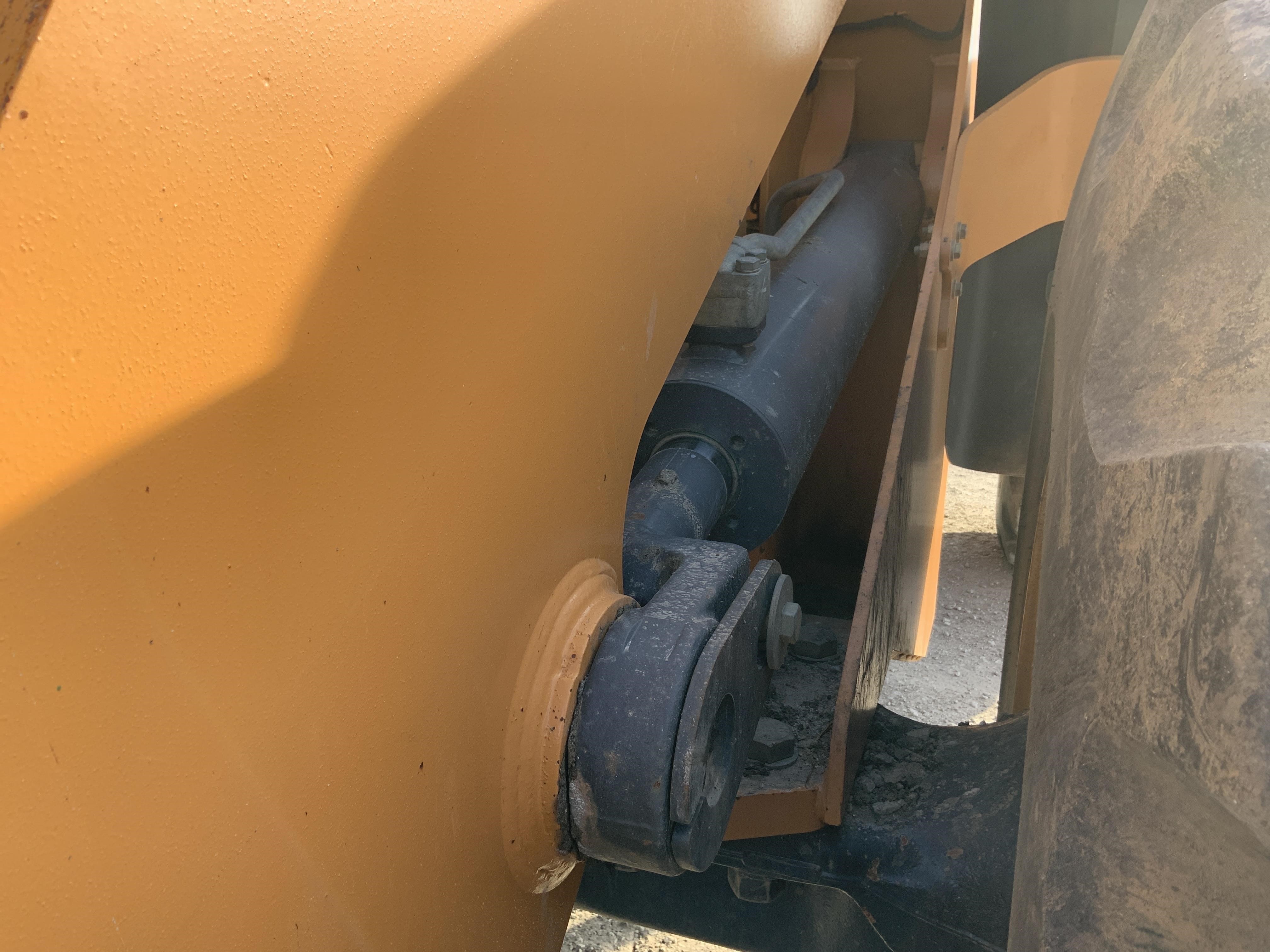 gallery 2013 Case 821F Wheel Loader