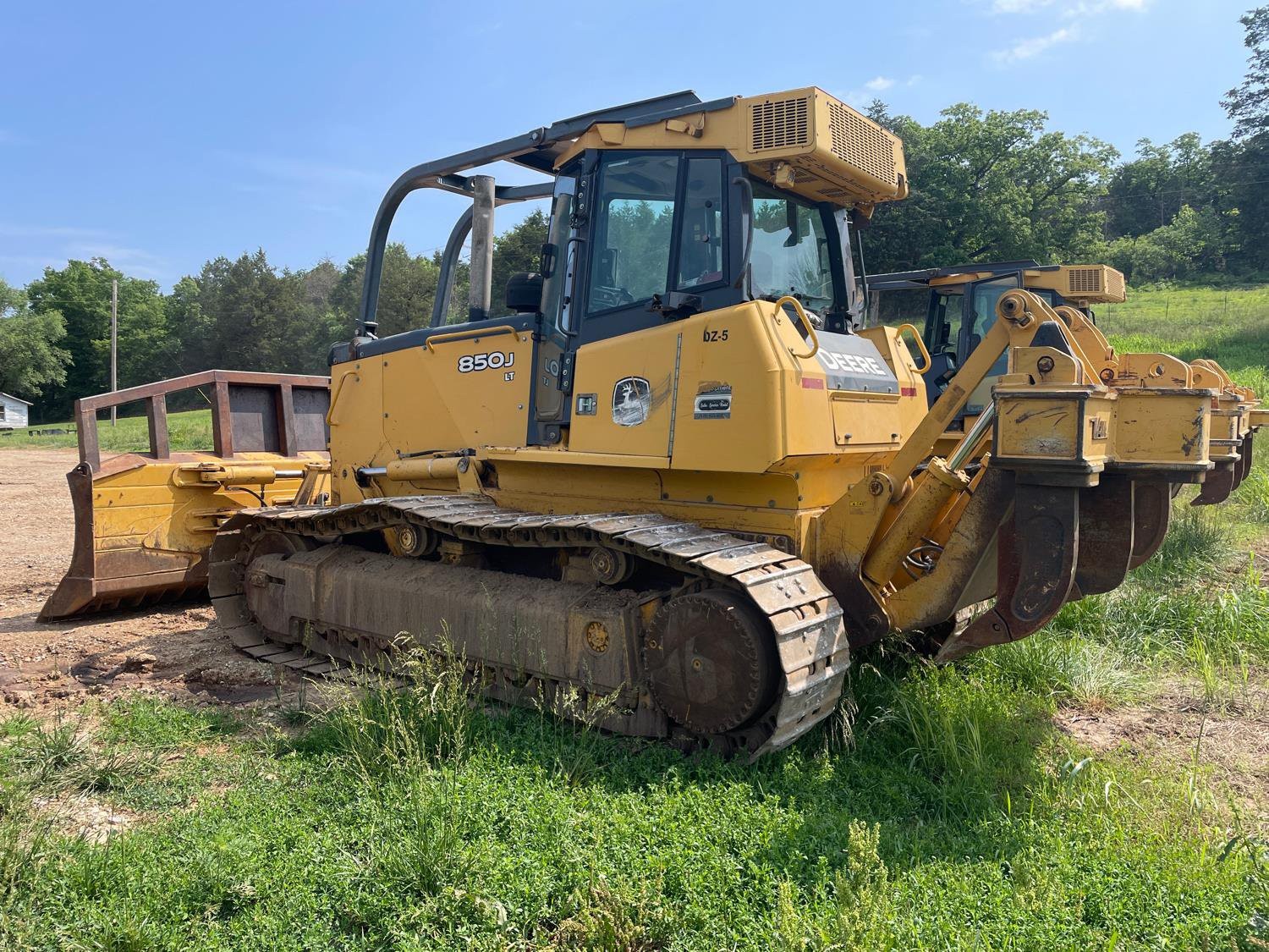 gallery 2007 John Deere 850J LT Dozer WMulti-Shank Ripper