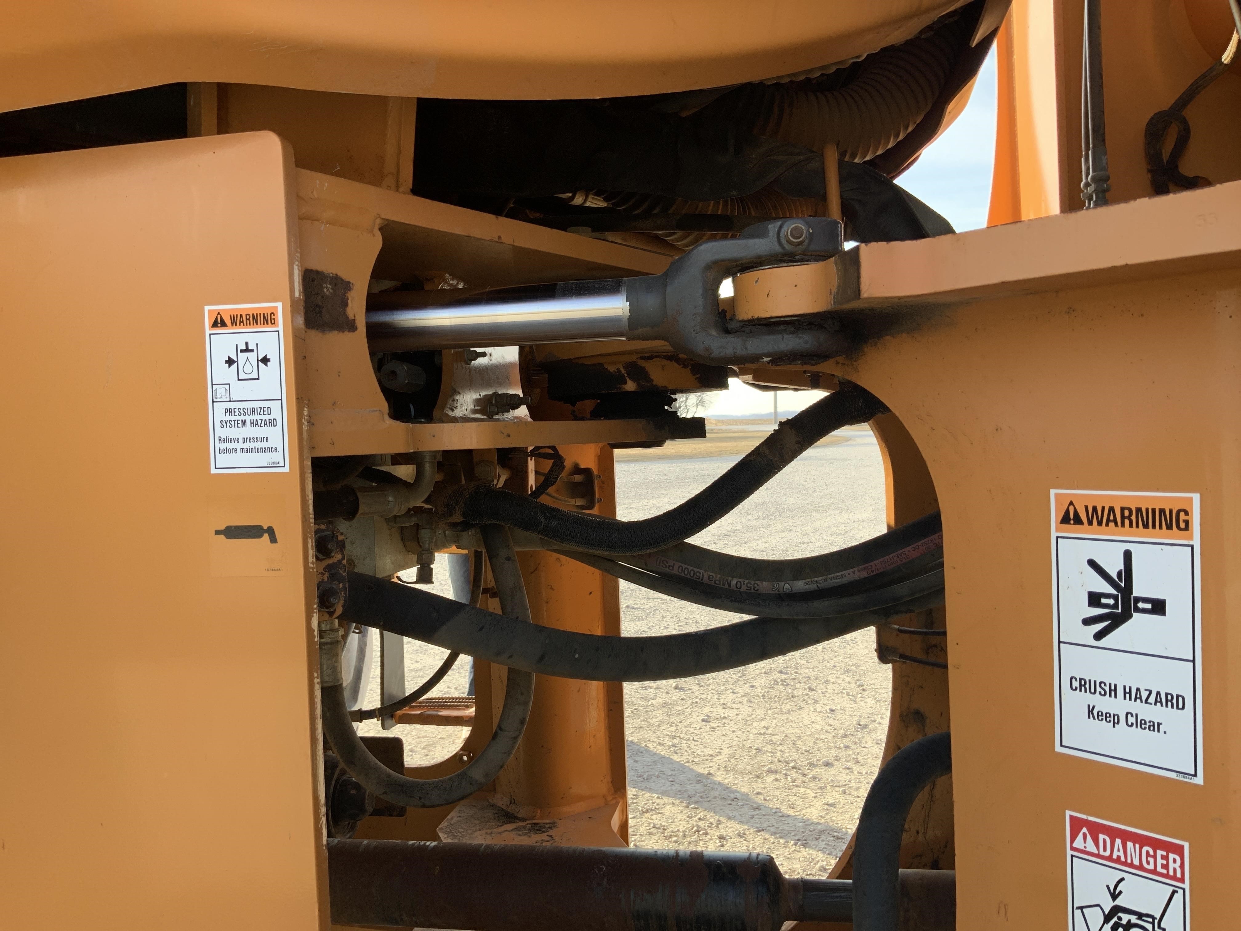 gallery 2013 Case 821F Wheel Loader