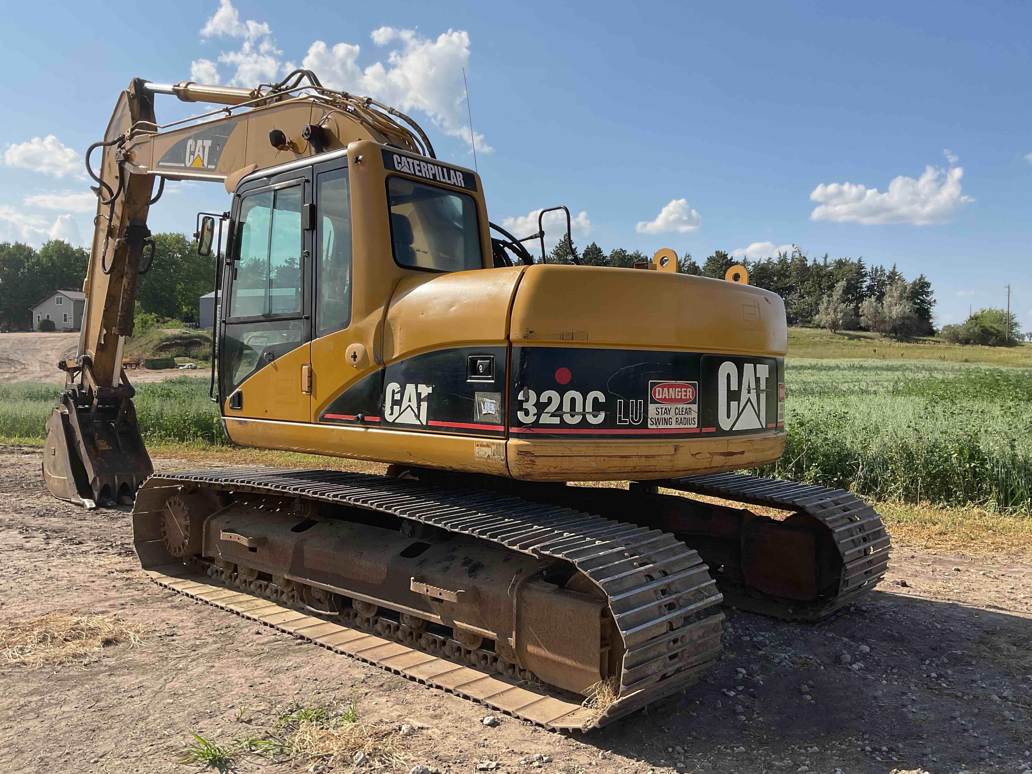 gallery 2004 Caterpillar 320CLU Excavator