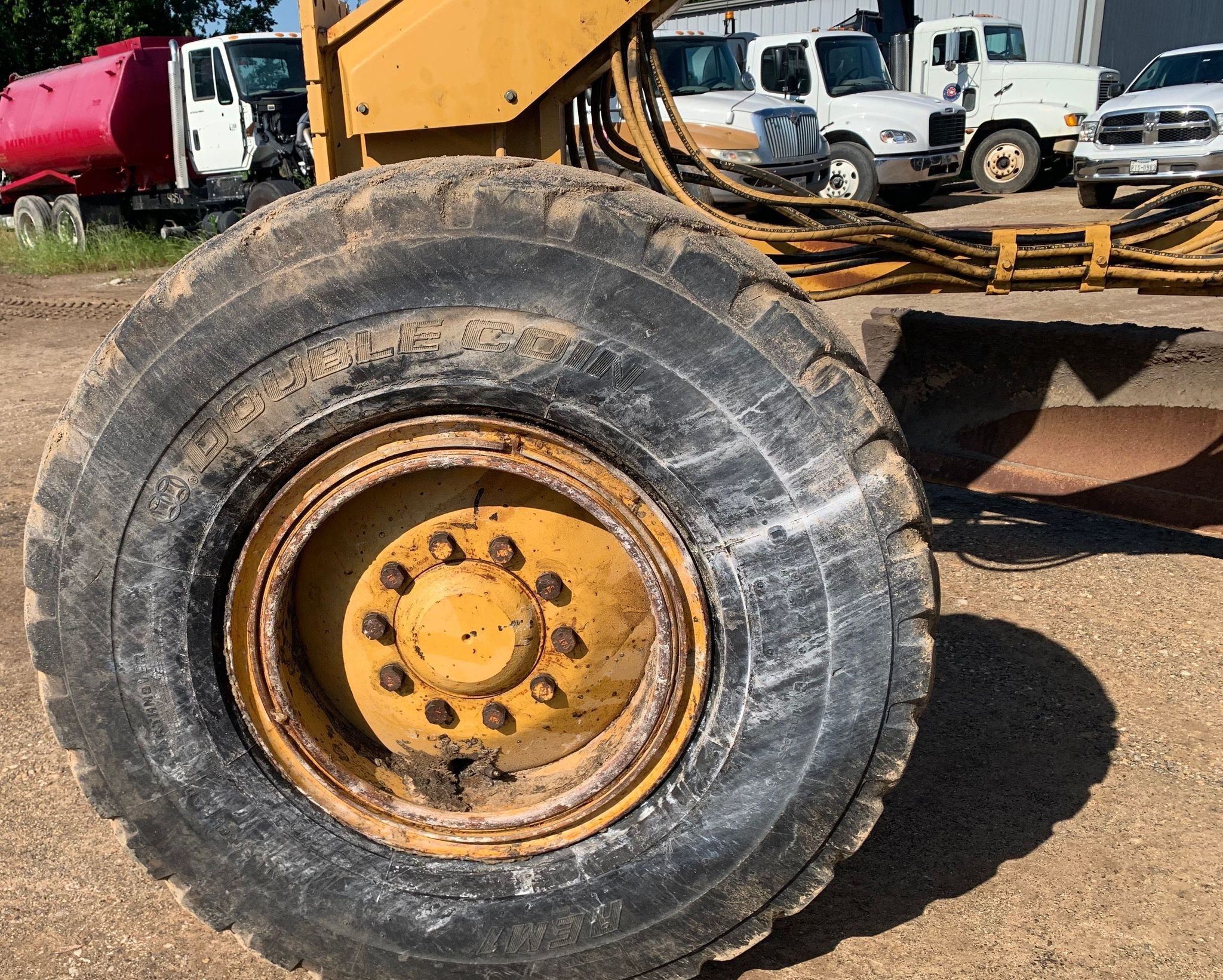 gallery 2001 Caterpillar 140H motor grader