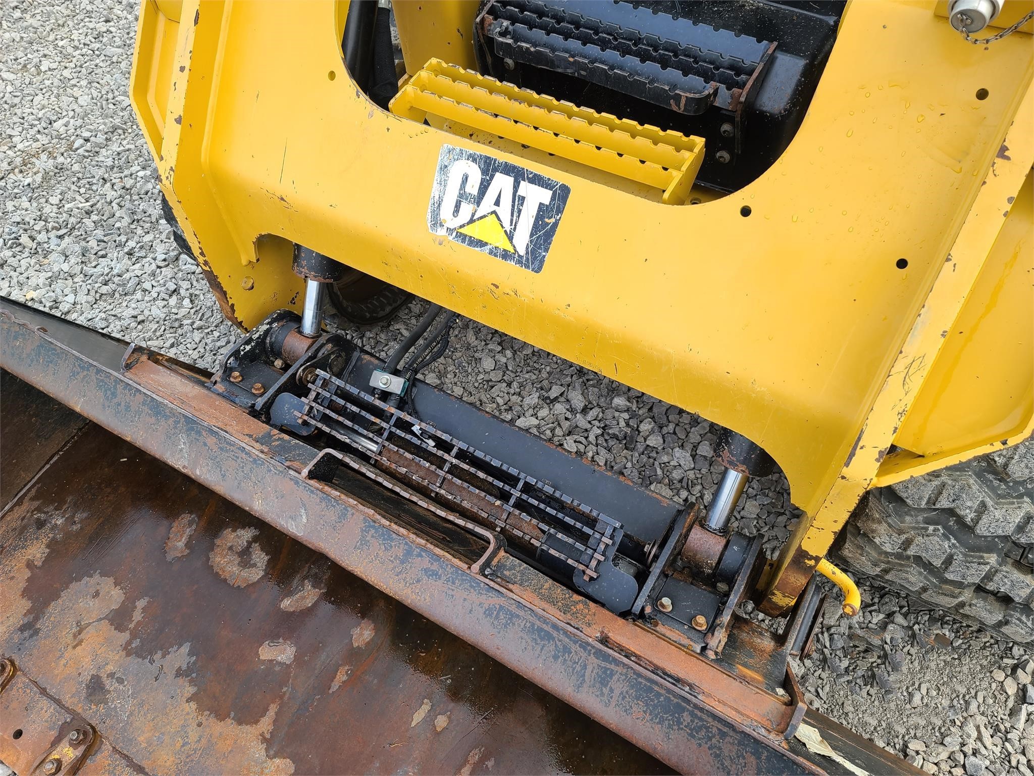 gallery 2017 Caterpillar 289D Skid Steer