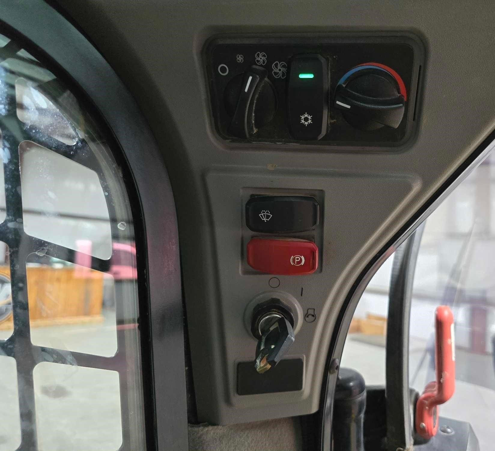 gallery 2022 Caterpillar 299D3 skid steer