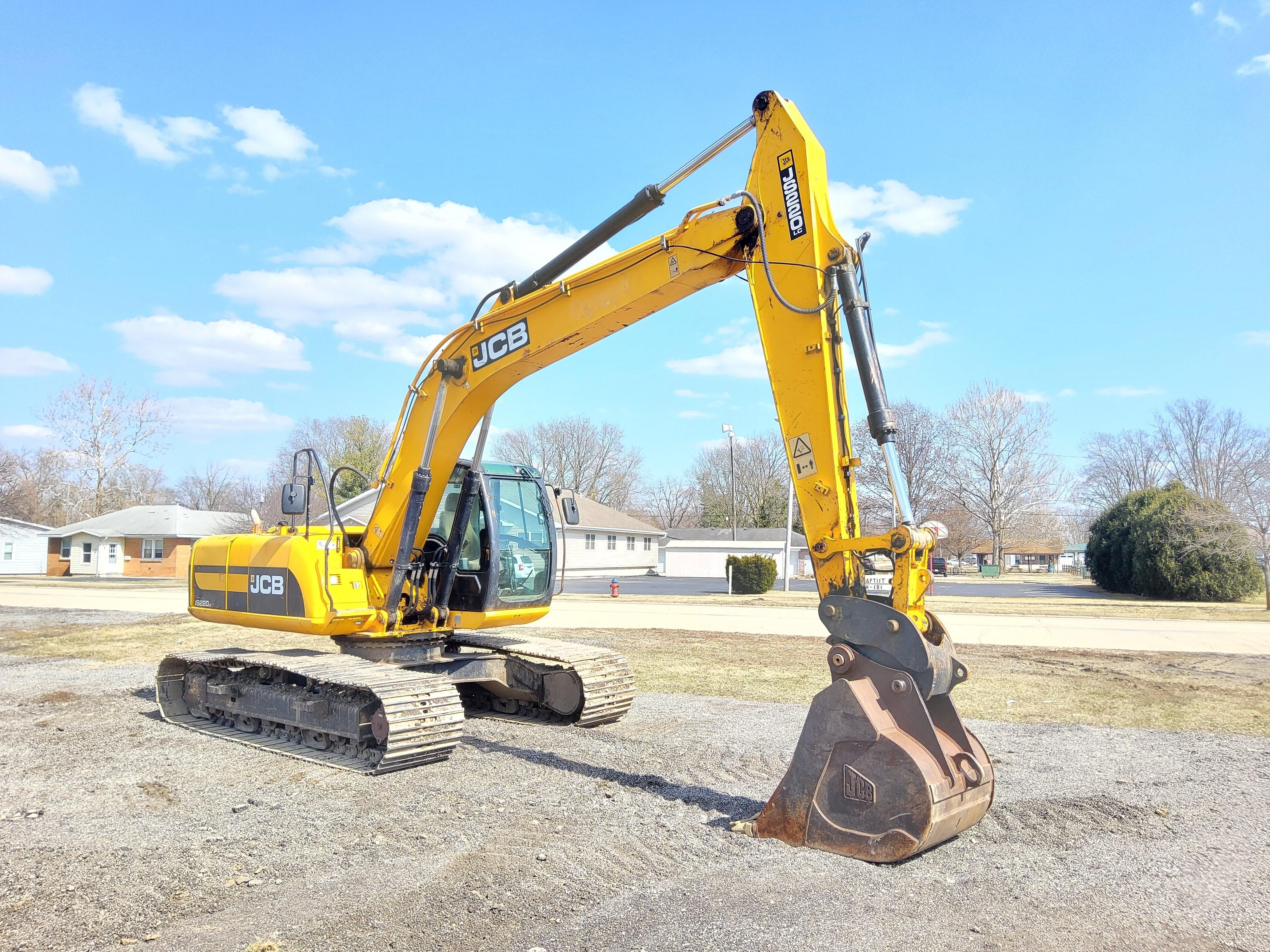 gallery 2011 JCB JS220LC Excavator
