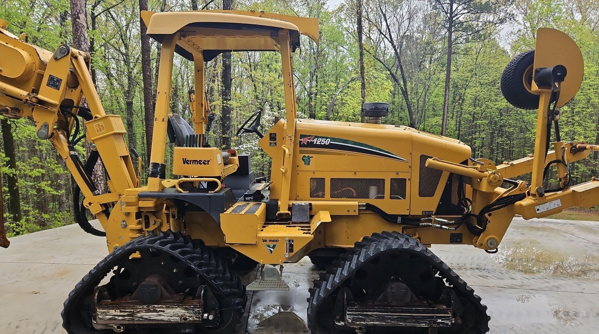 gallery 2014 Vermeer RTX1250 cable plow