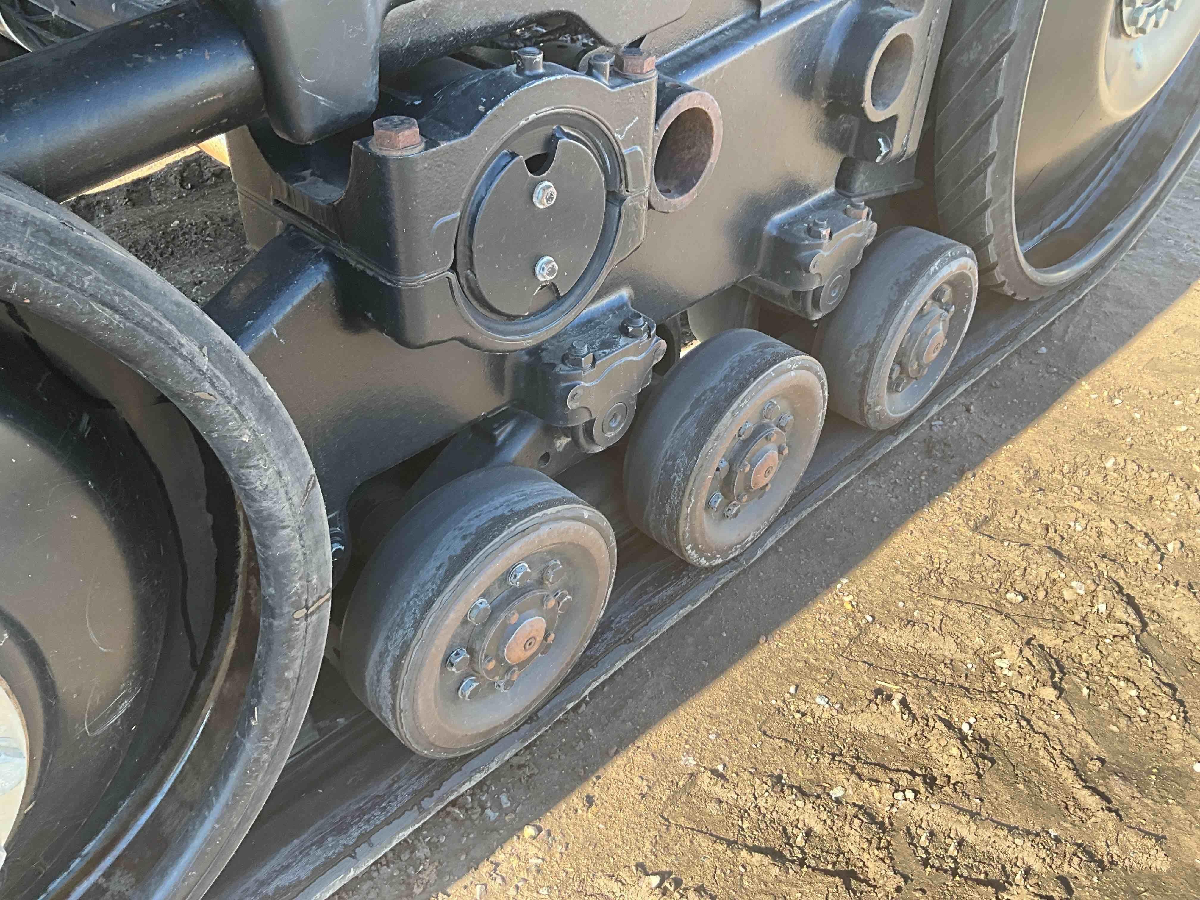 gallery 2007 Challenger MT755B Track Tractor