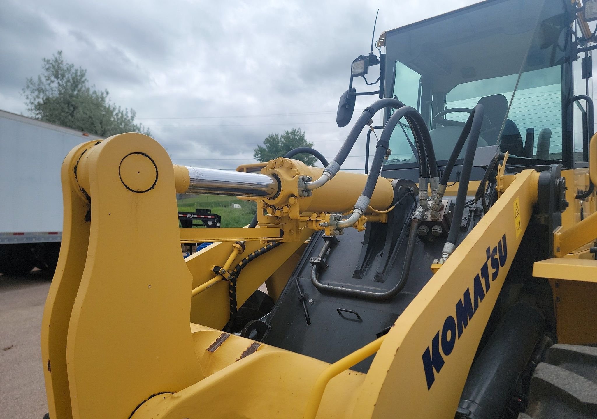 gallery 2005 Komatsu WA320 wheel loader