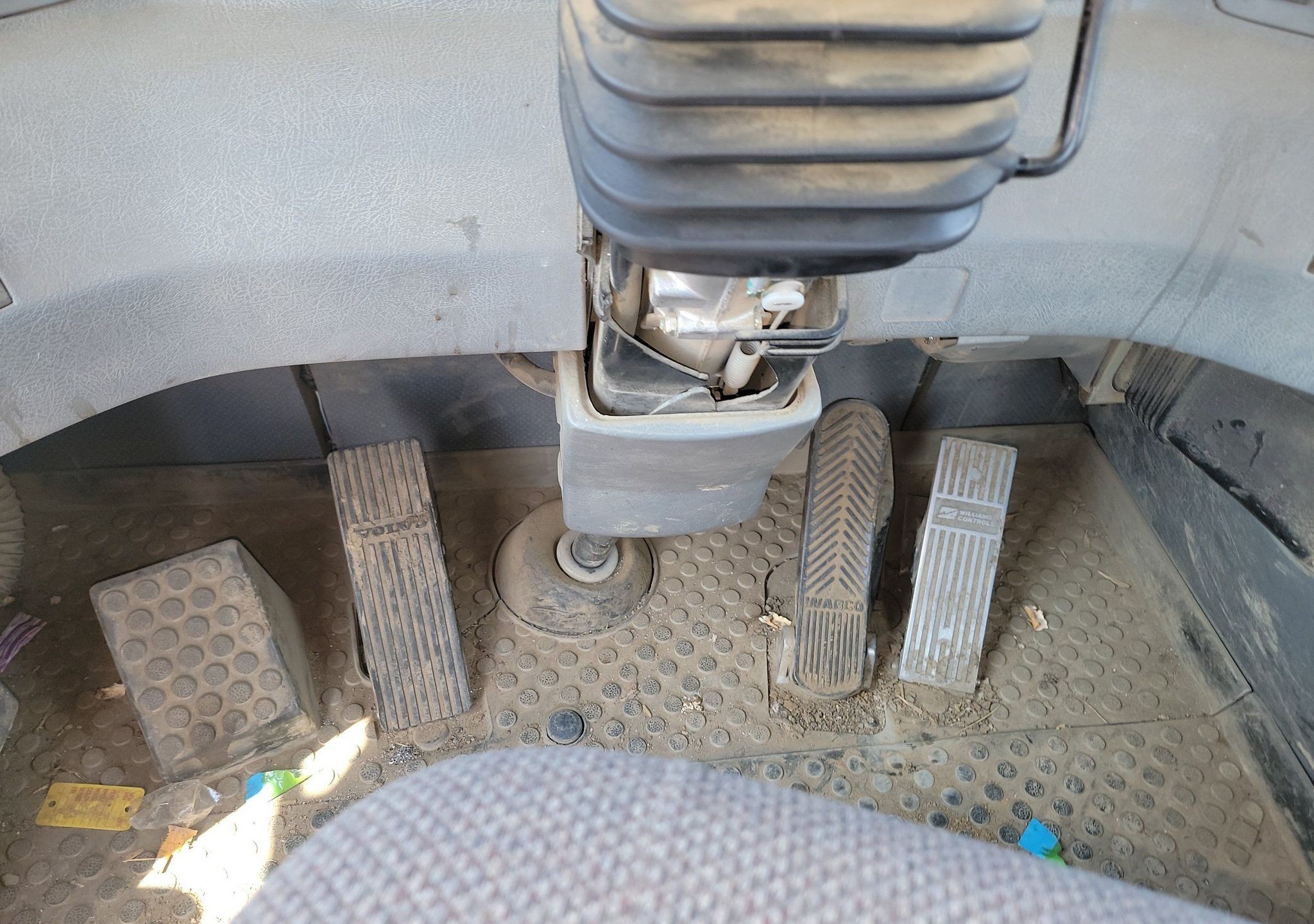 gallery Volvo T450D 4WD scraper tractor