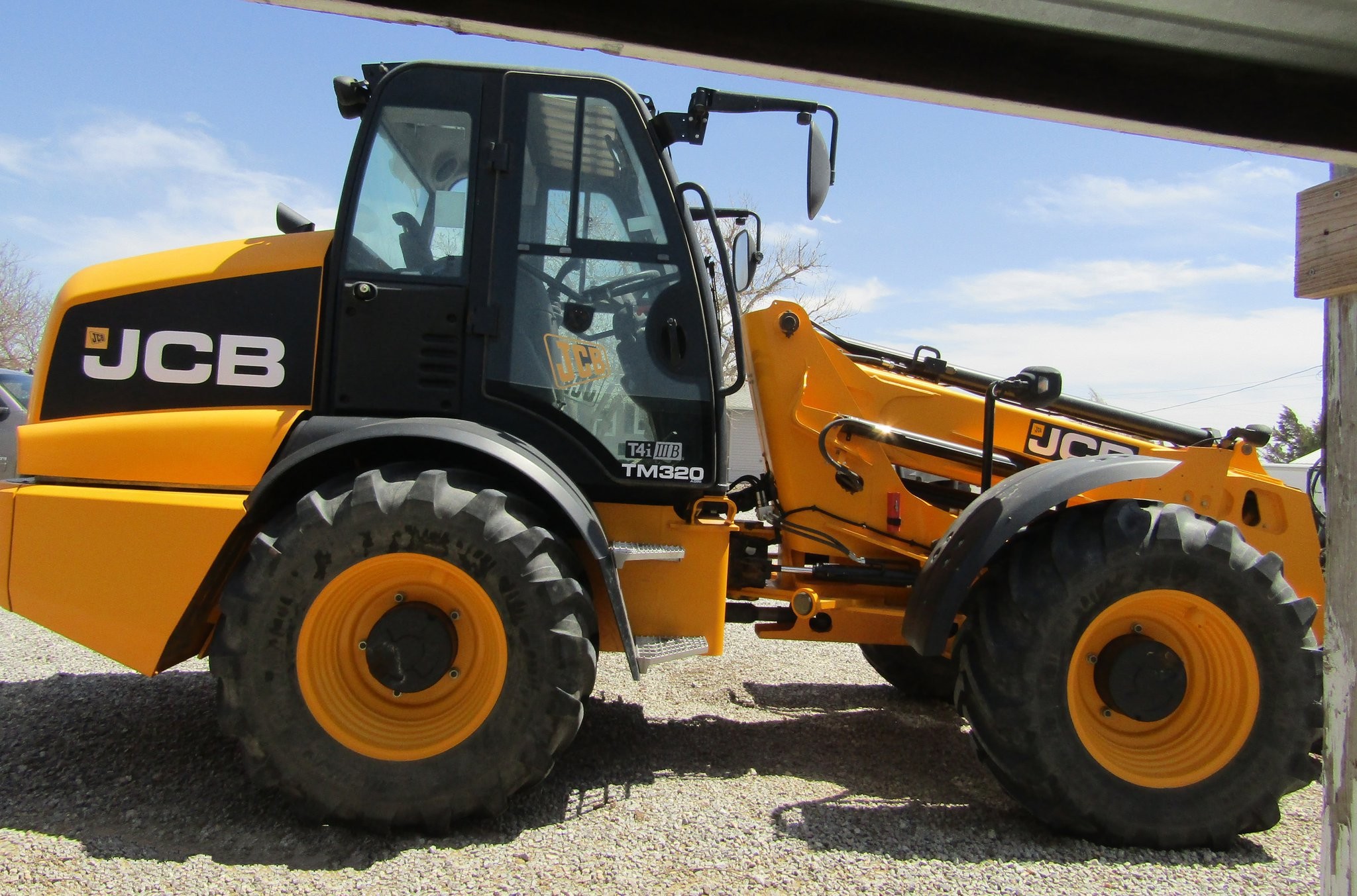 gallery 2013 JCB TM320 articulated telehandler