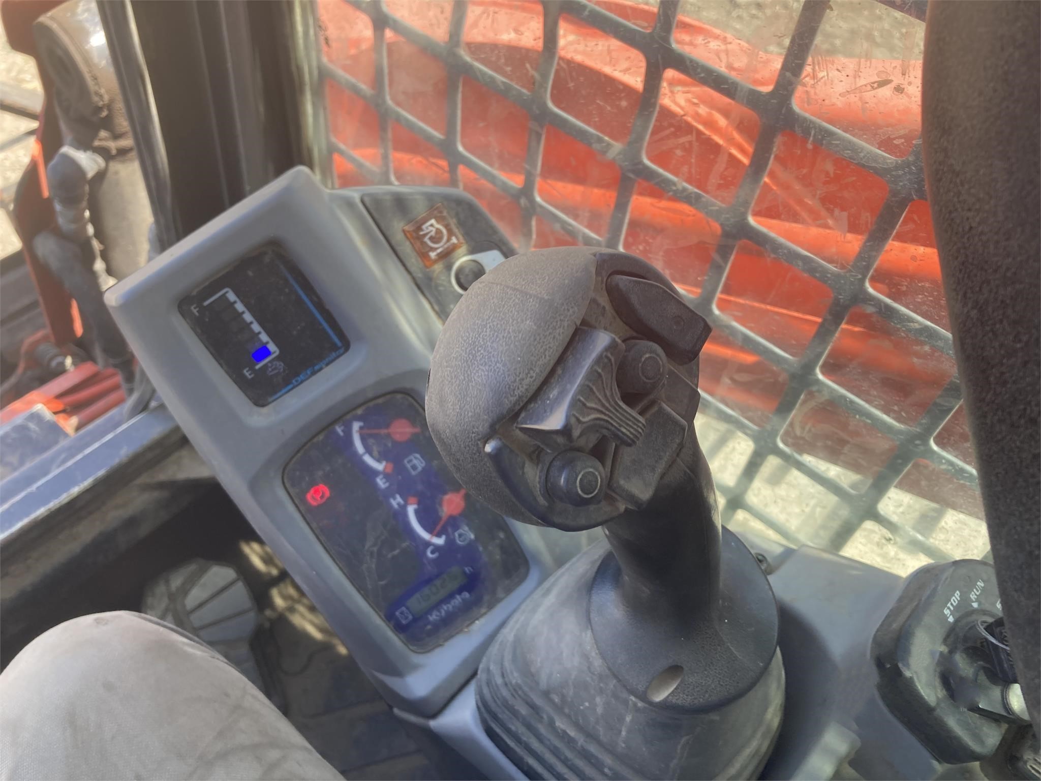 gallery 2019 KUBOTA SVL95-2S Skid Steer
